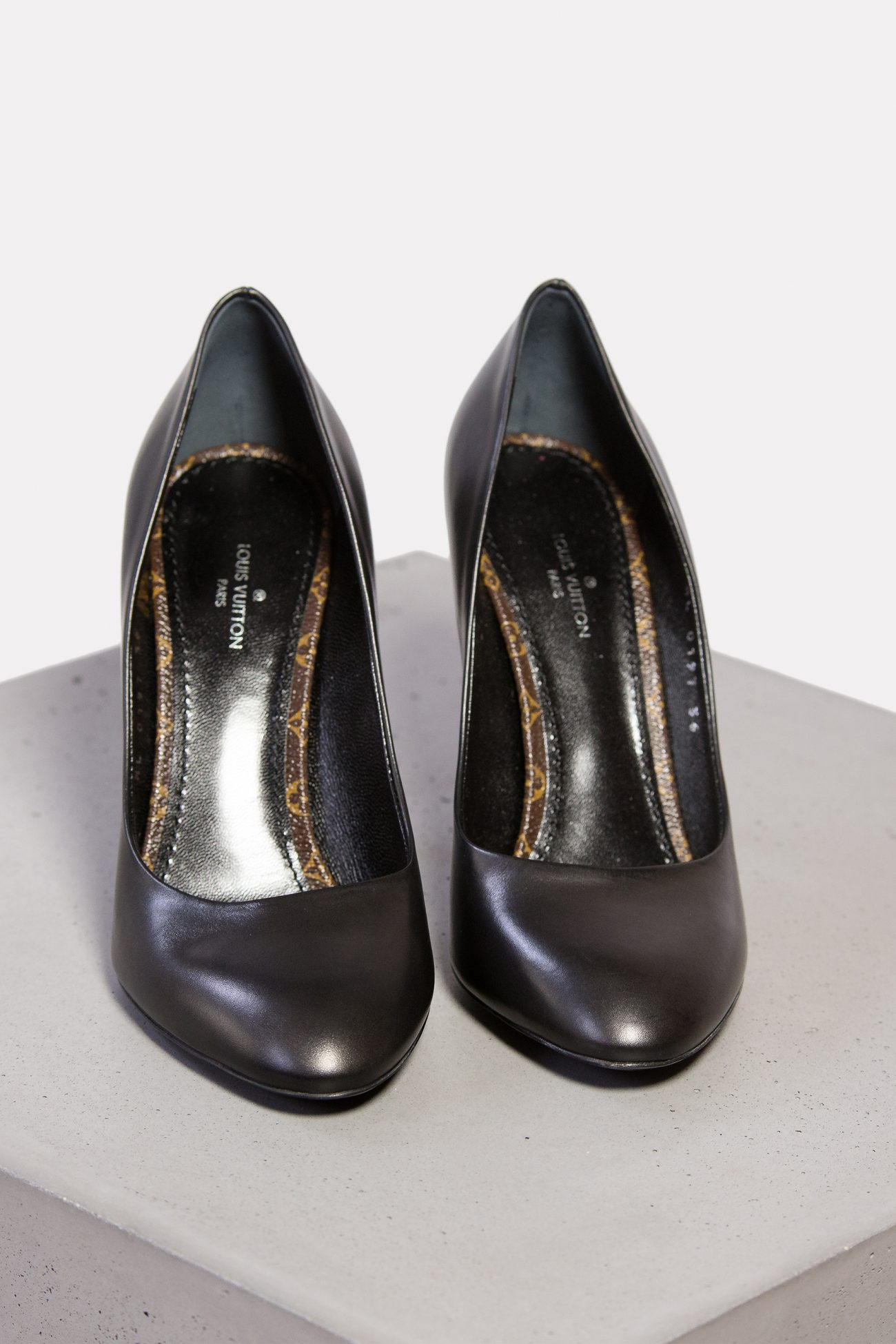 Louis Vuitton Shoes, 36 - Huntessa Luxury Online Consignment Boutique