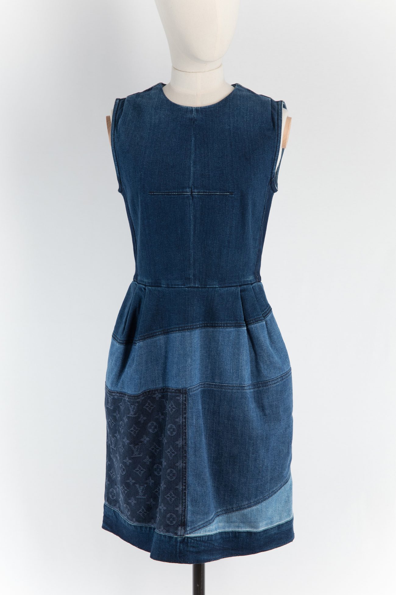 Mid-length dress Louis Vuitton Blue size 34 FR in Denim - Jeans