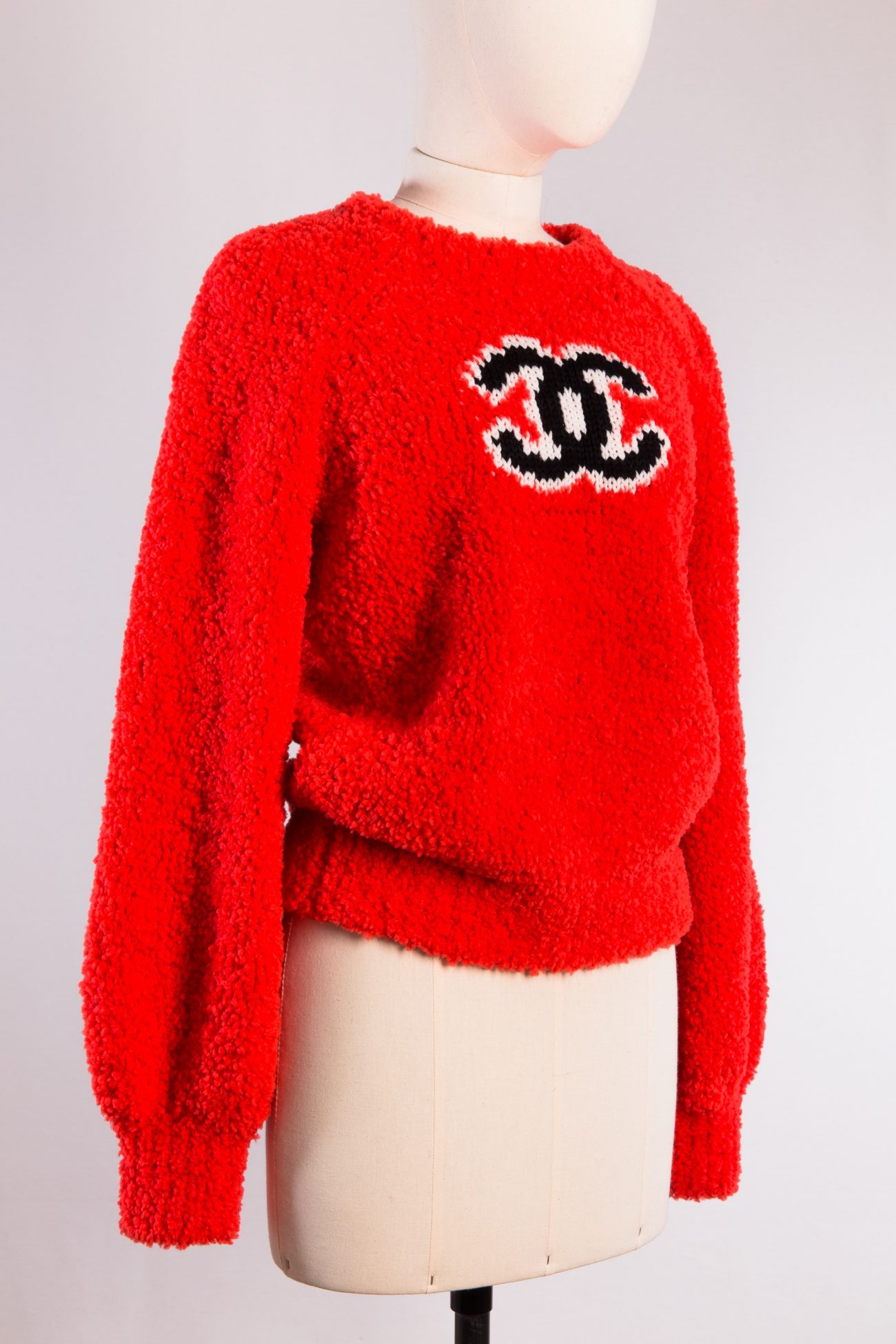 Red chanel sweater outlet