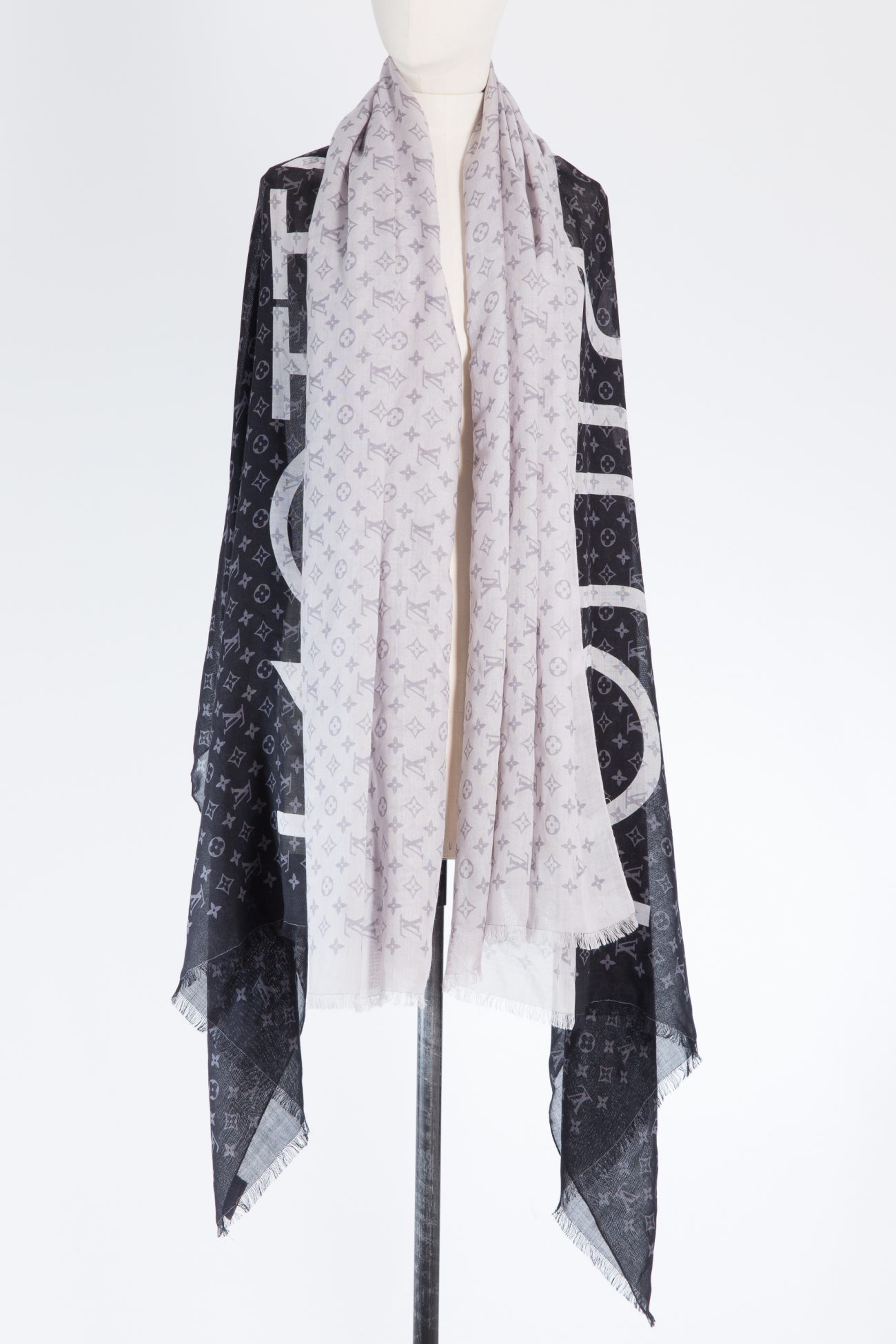Louis Vuitton Shawl, One Size - Huntessa Luxury Online Consignment Boutique