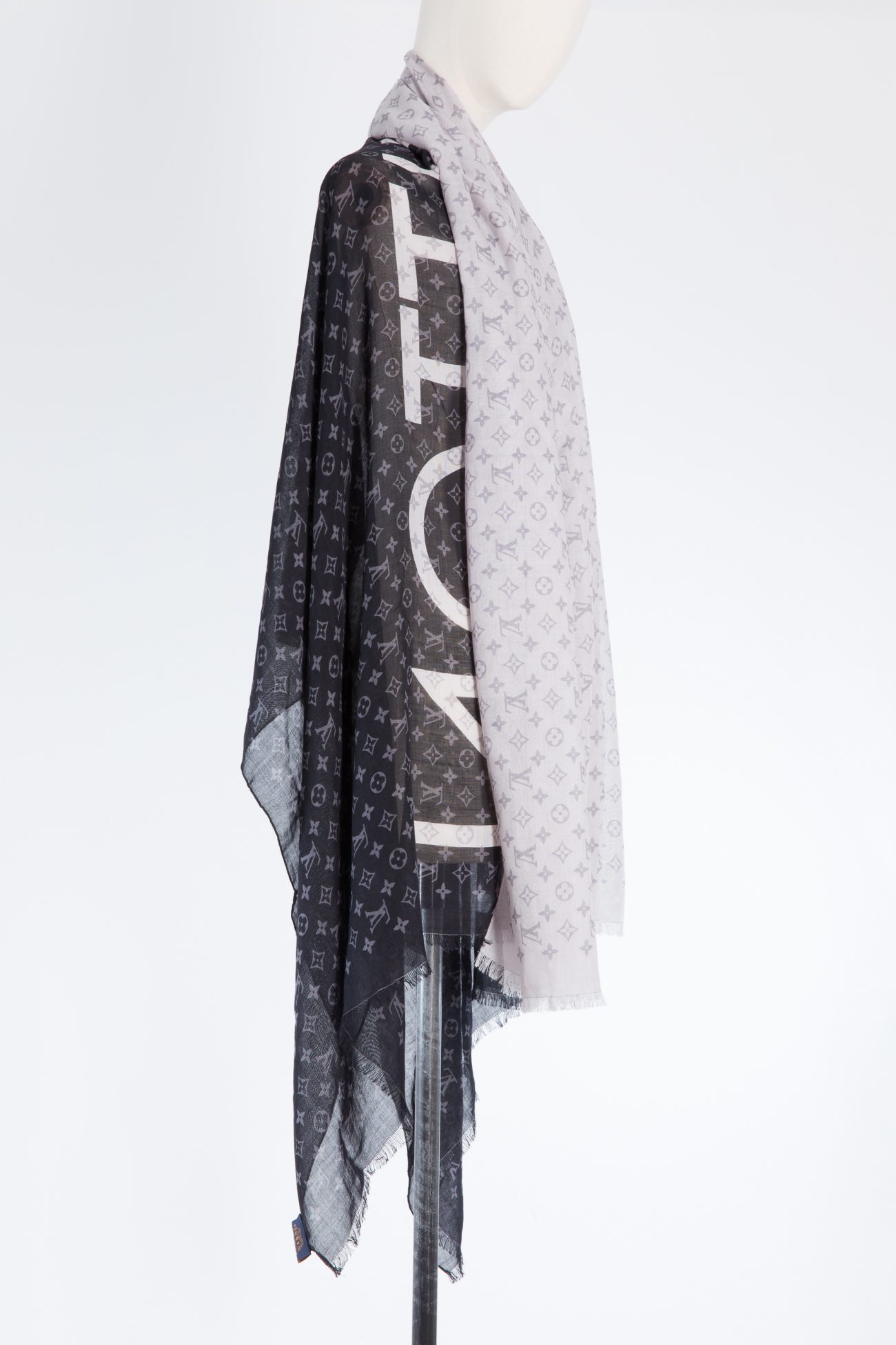 Louis Vuitton Shawl - Huntessa Luxury Online Consignment Boutique