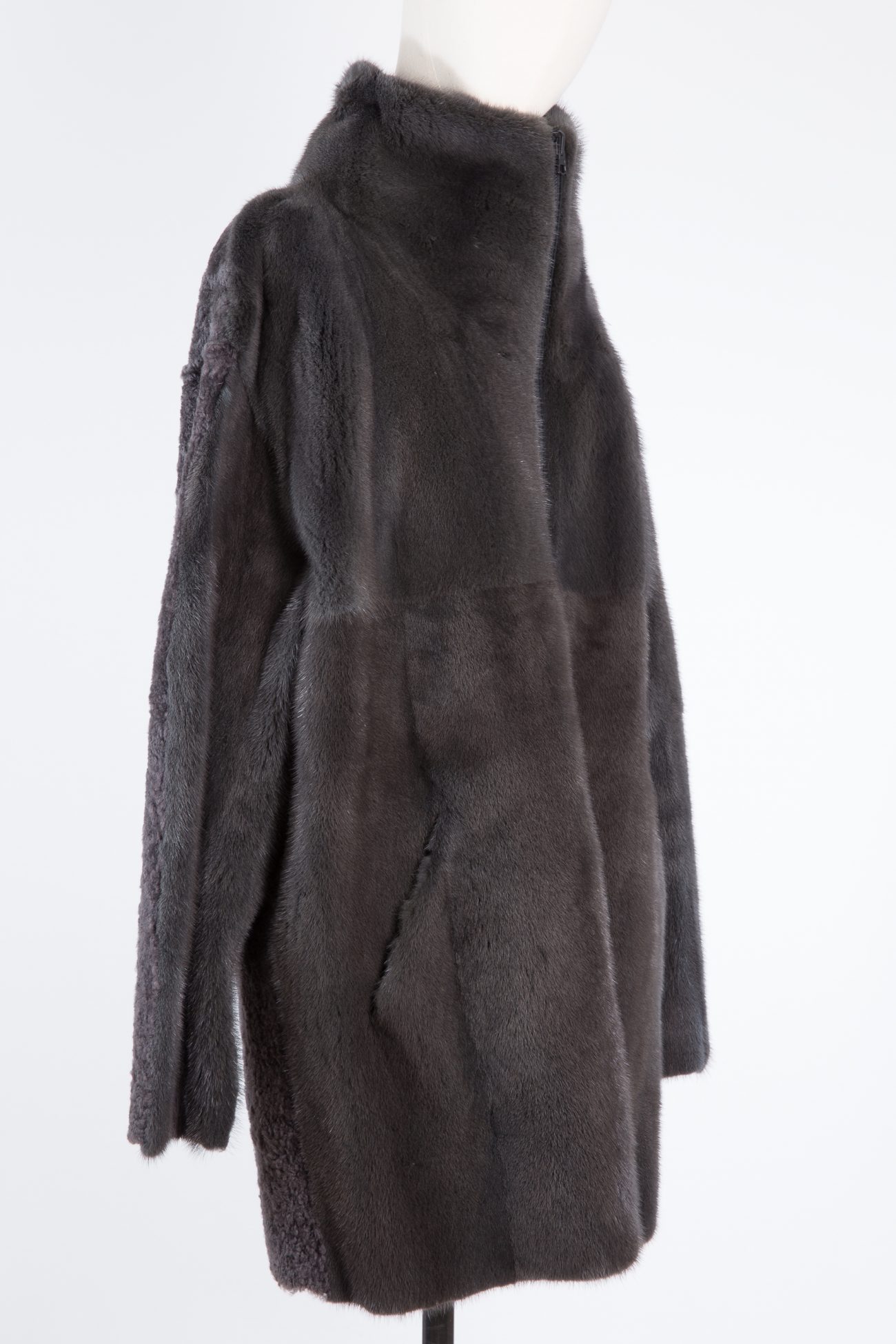 32Paradis Reversible mink and shearling coat