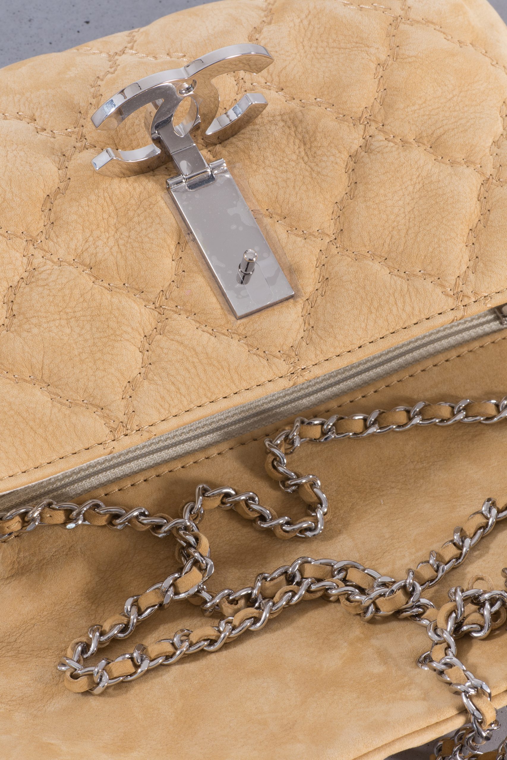 Chanel Bag - Huntessa Luxury Online Consignment Boutique