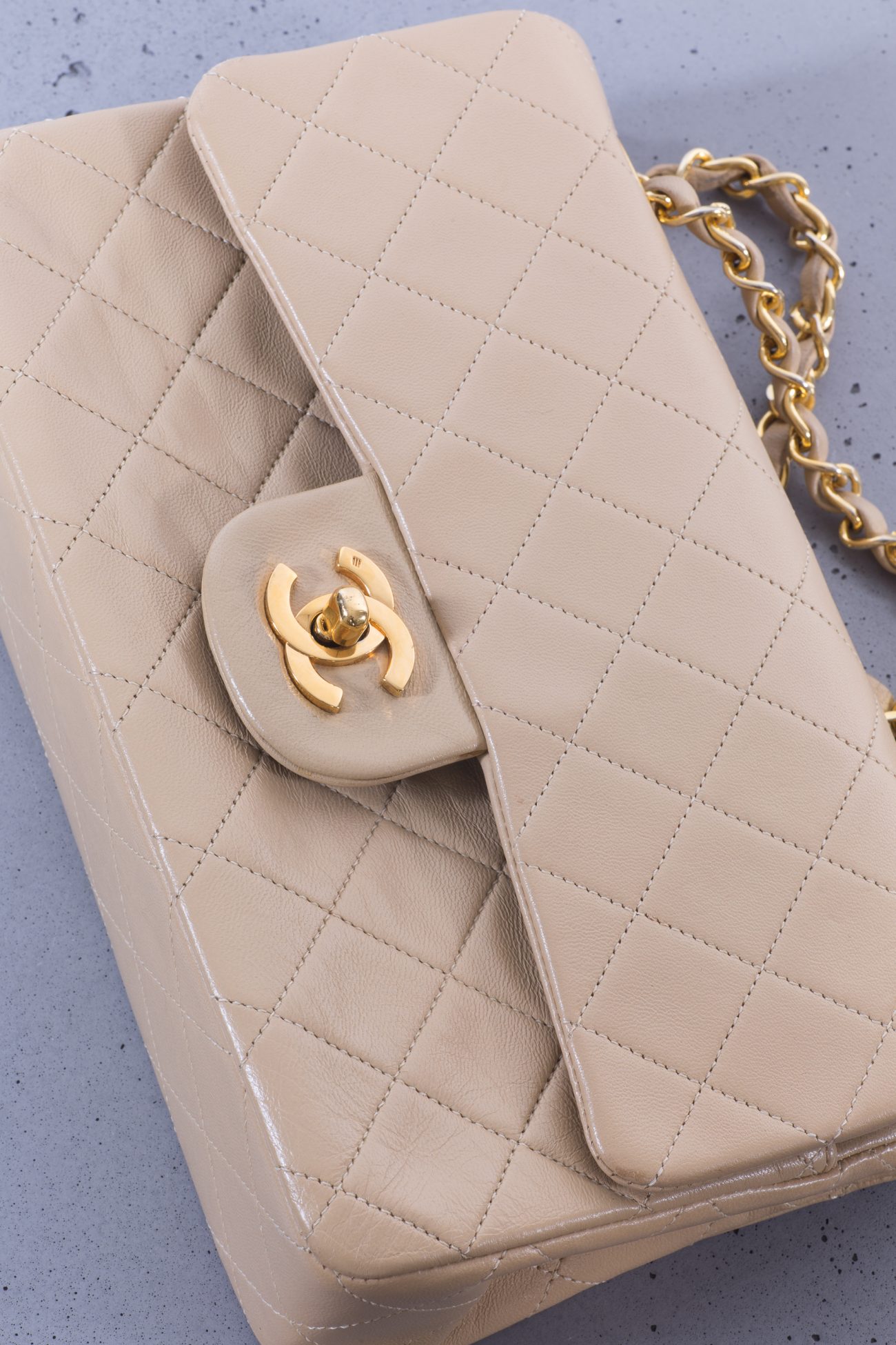 Chanel Bag - Huntessa Luxury Online Consignment Boutique