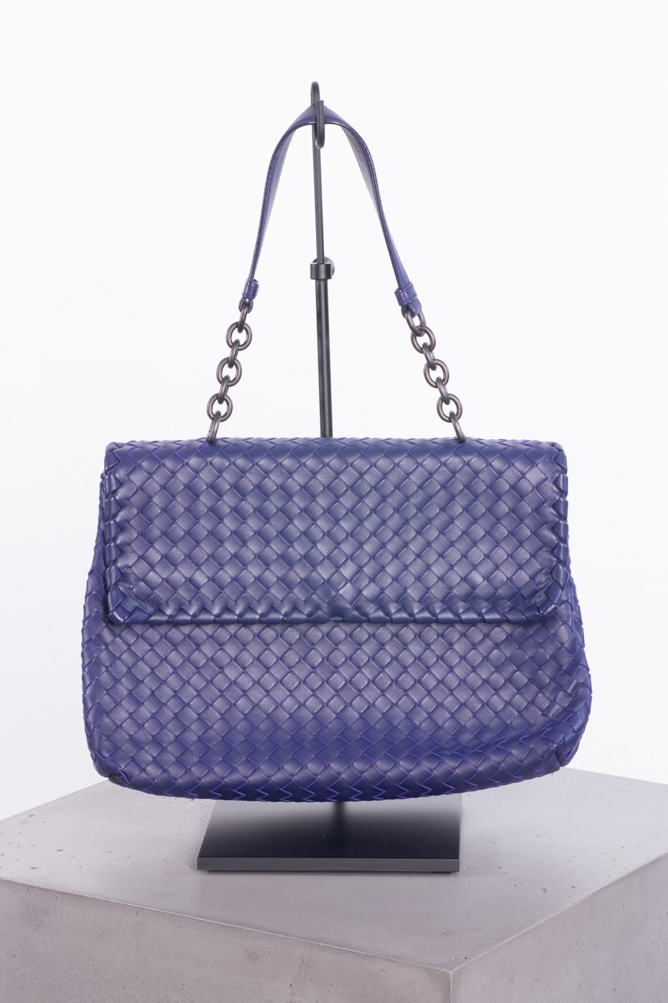 Bottega Veneta Knot Clutch - Huntessa Luxury Online Consignment