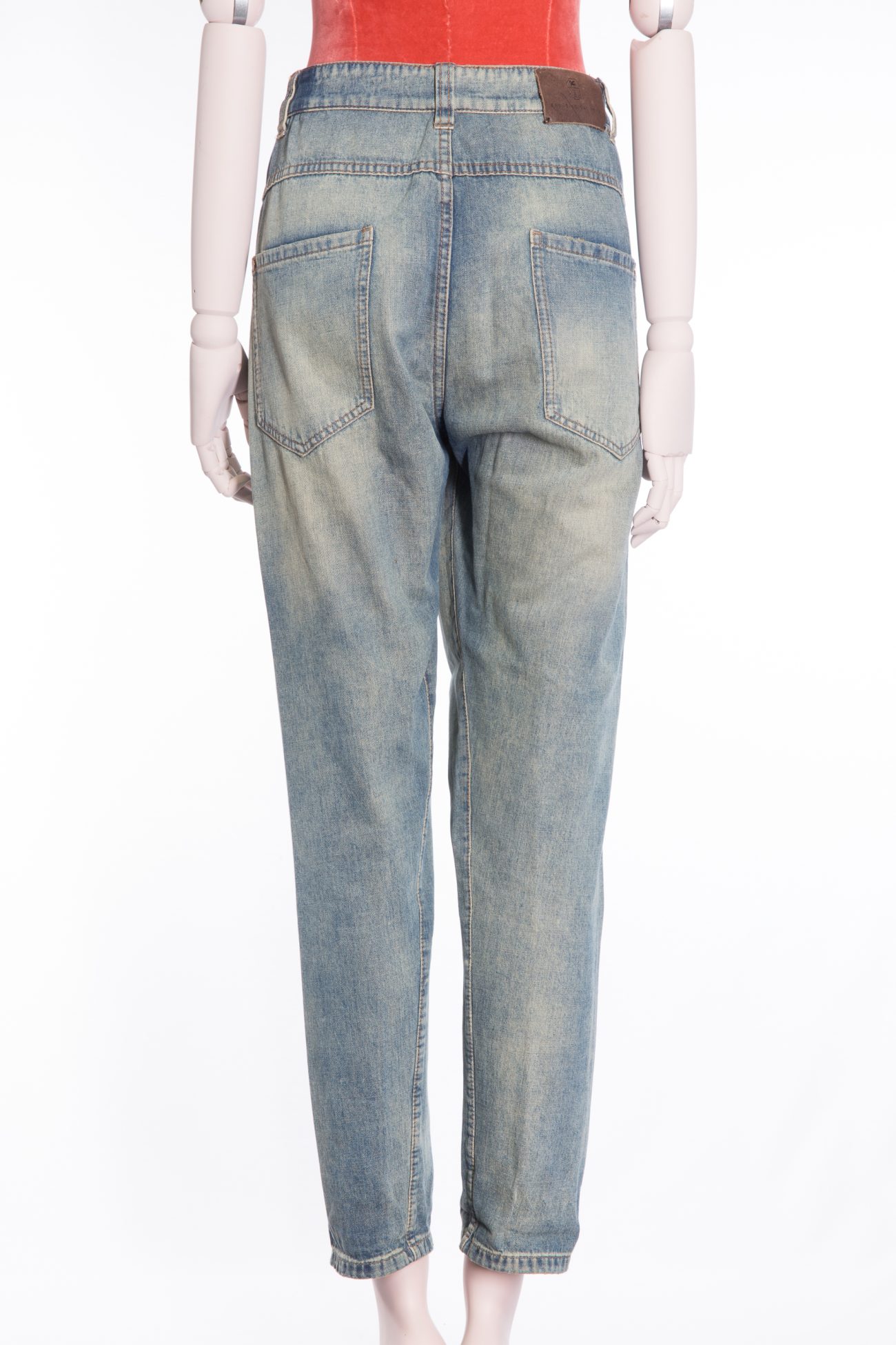 Brunello Cucinelli Jeans with 4 buttons and distressed wash pear pockets