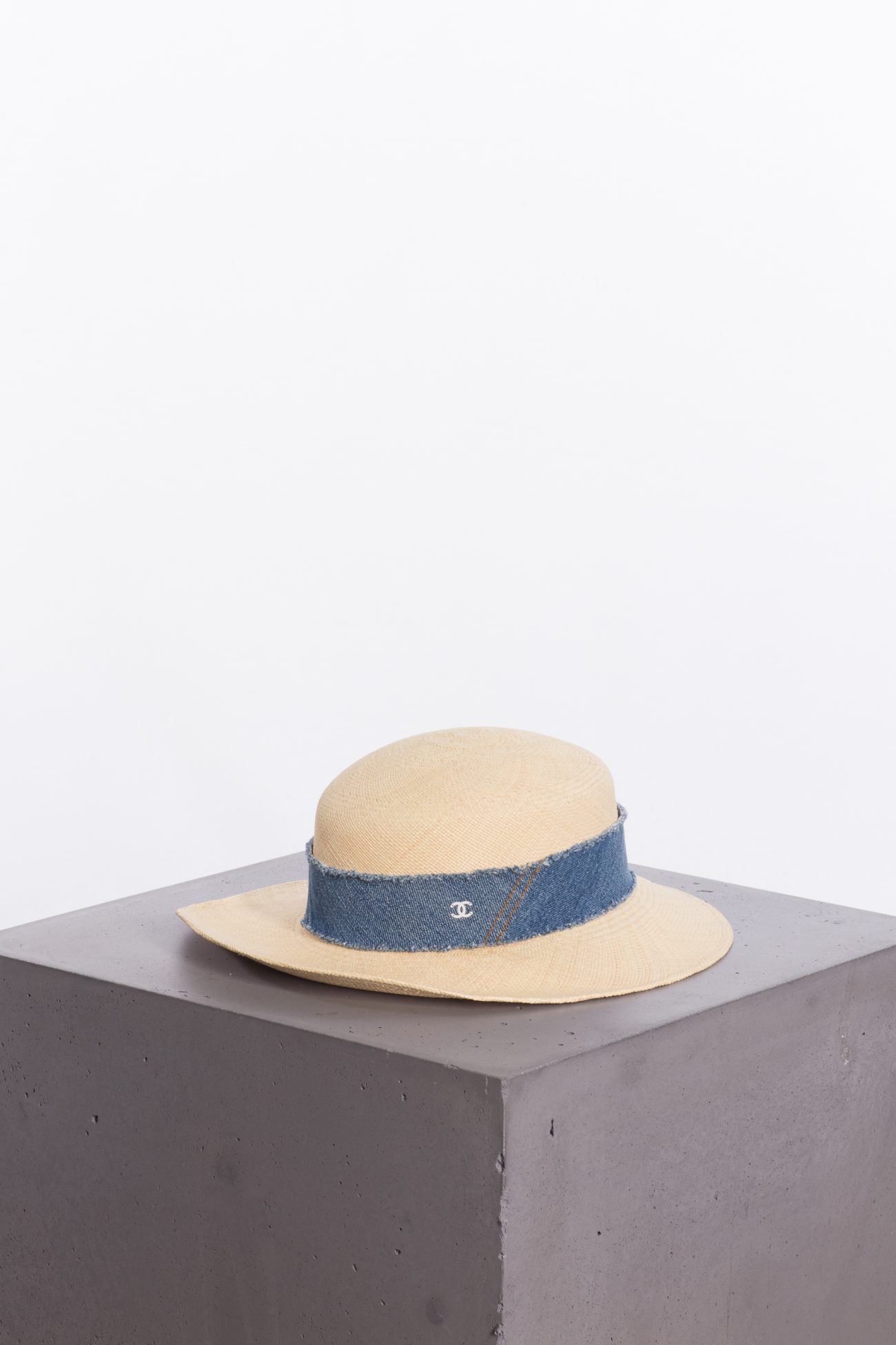 Chanel Beige blue denim trim raffia straw Fedora