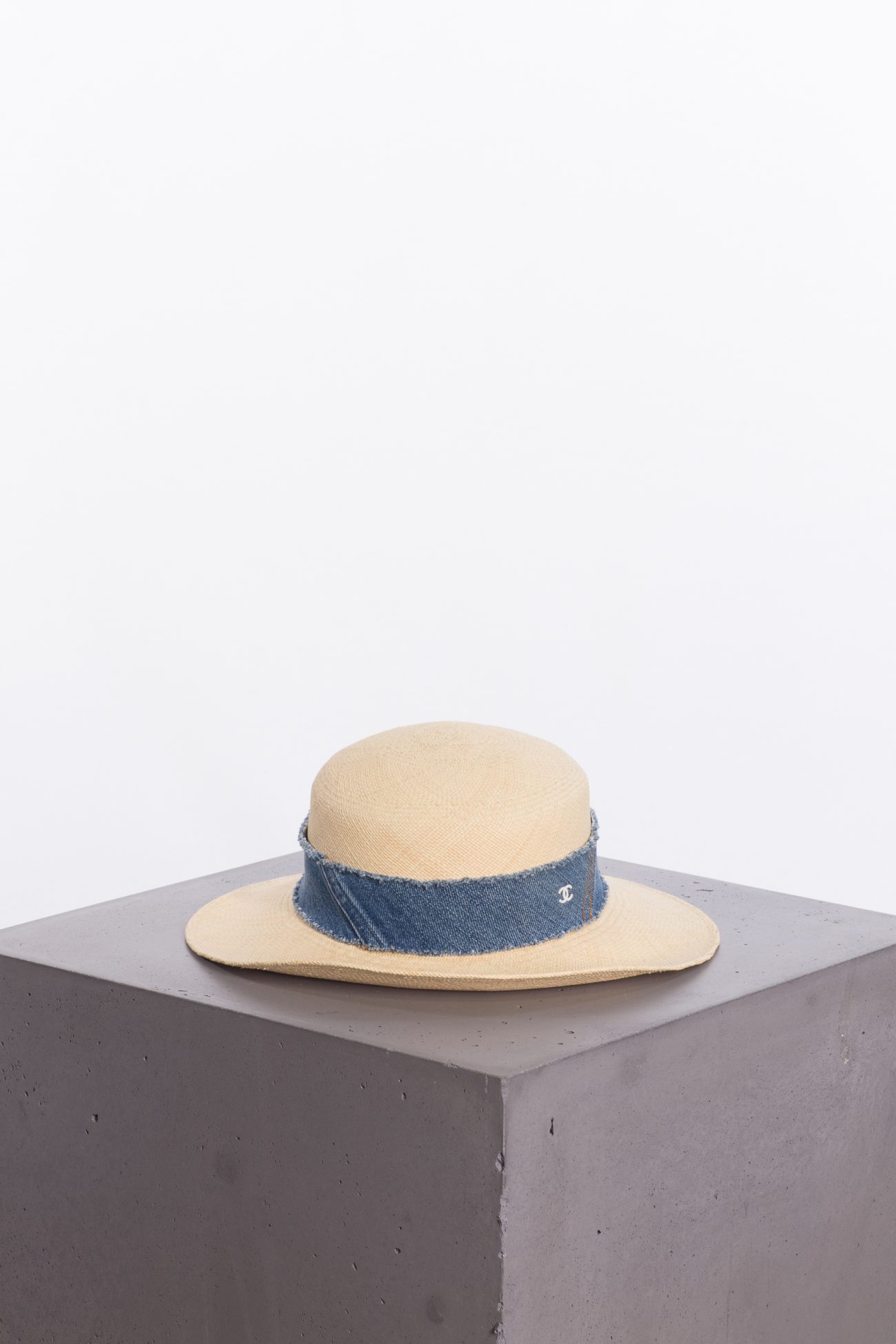 Chanel Beige blue denim trim raffia straw Fedora