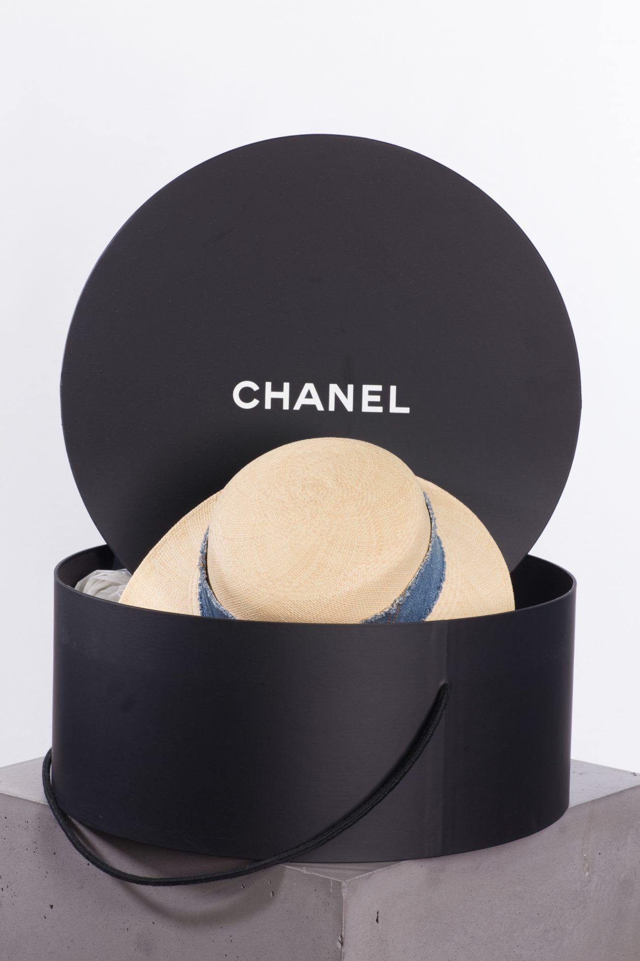 Chanel Beige blue denim trim raffia straw Fedora