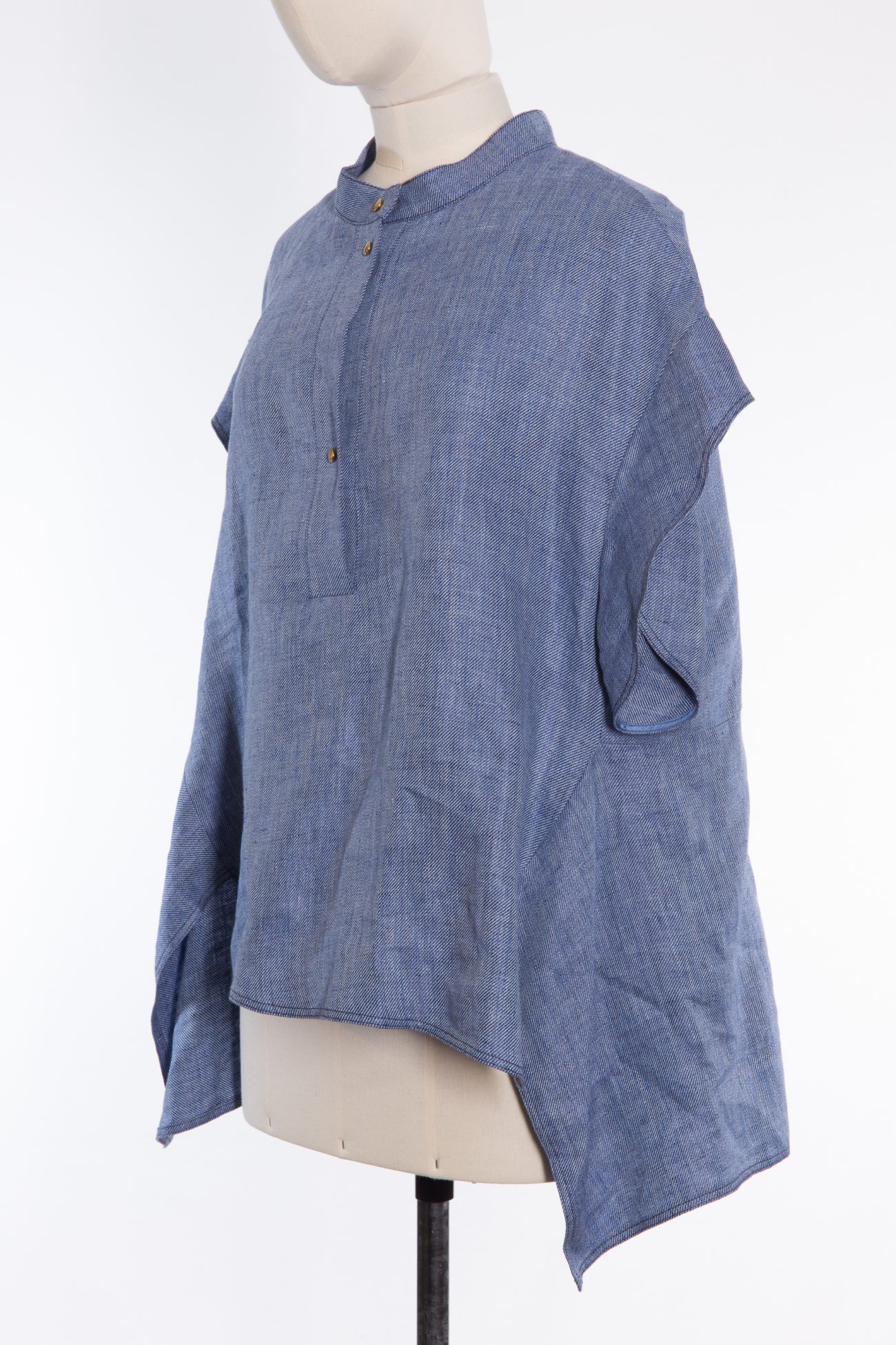 Round-collar cotton and linen blouse