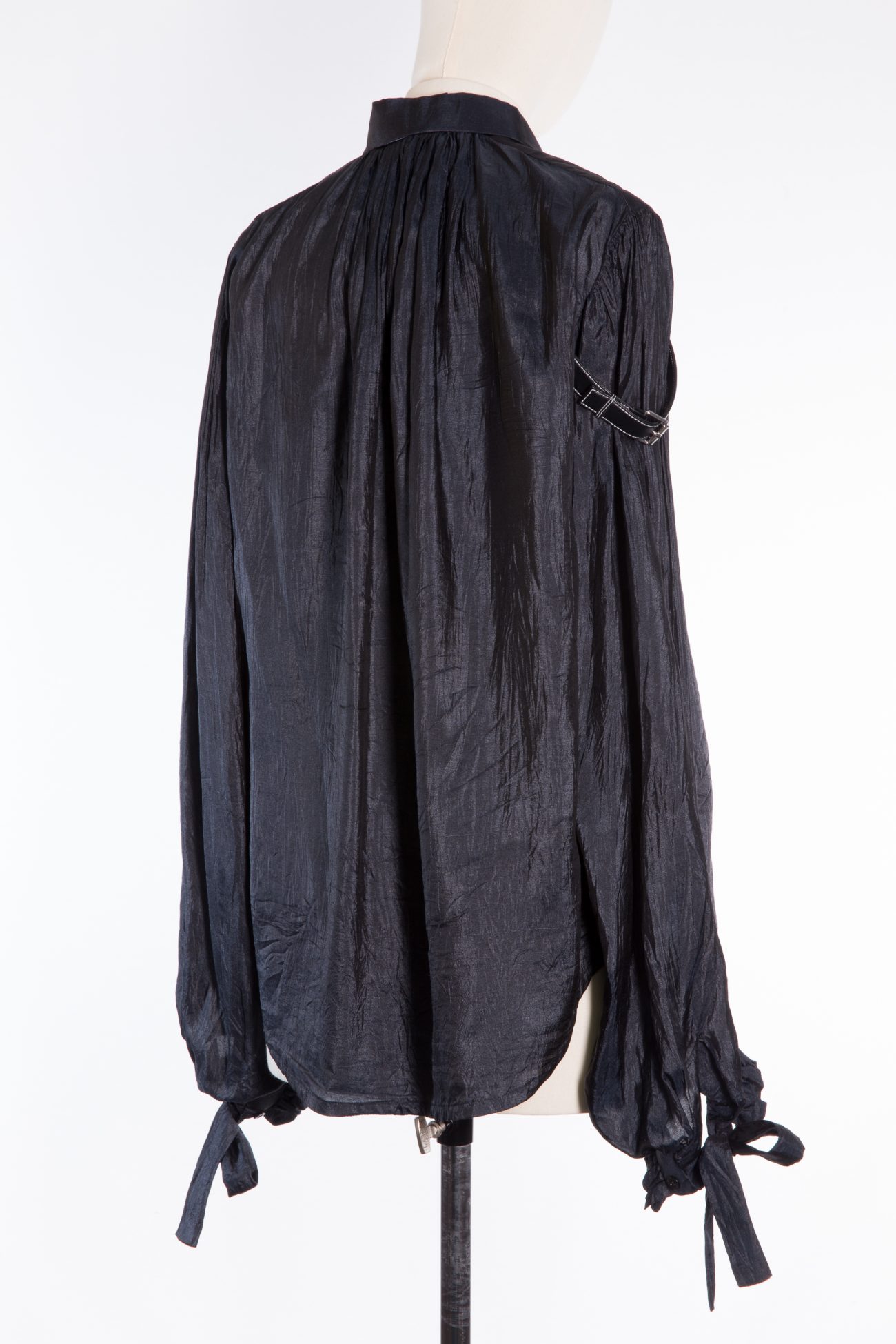Louis Vuitton Black silk pleated full sleeve blouse