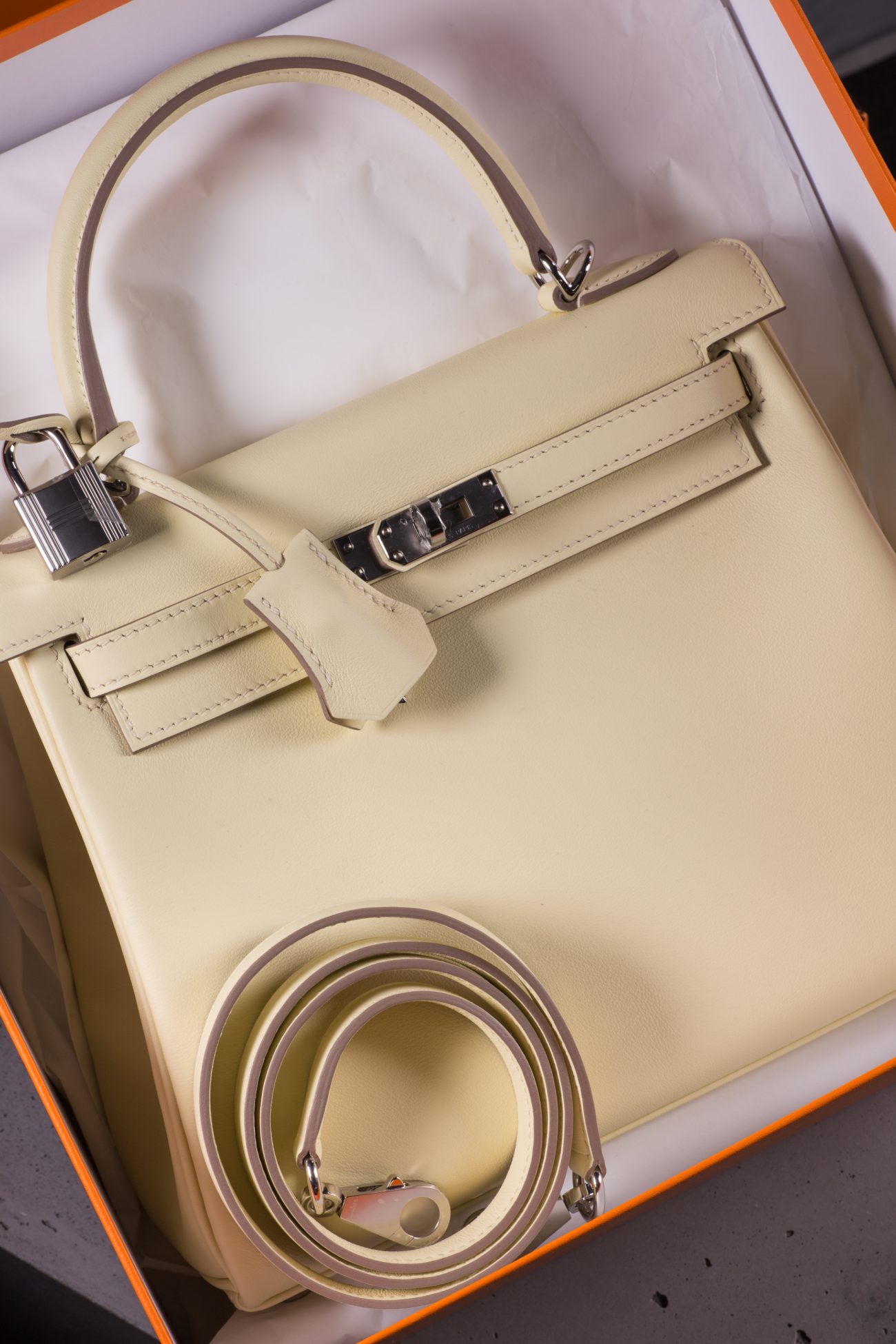 Hermes Kelly II retourne 25 veau swift jaune milton
