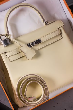 Hermes Kelly II retourne 25 veau swift jaune milton
