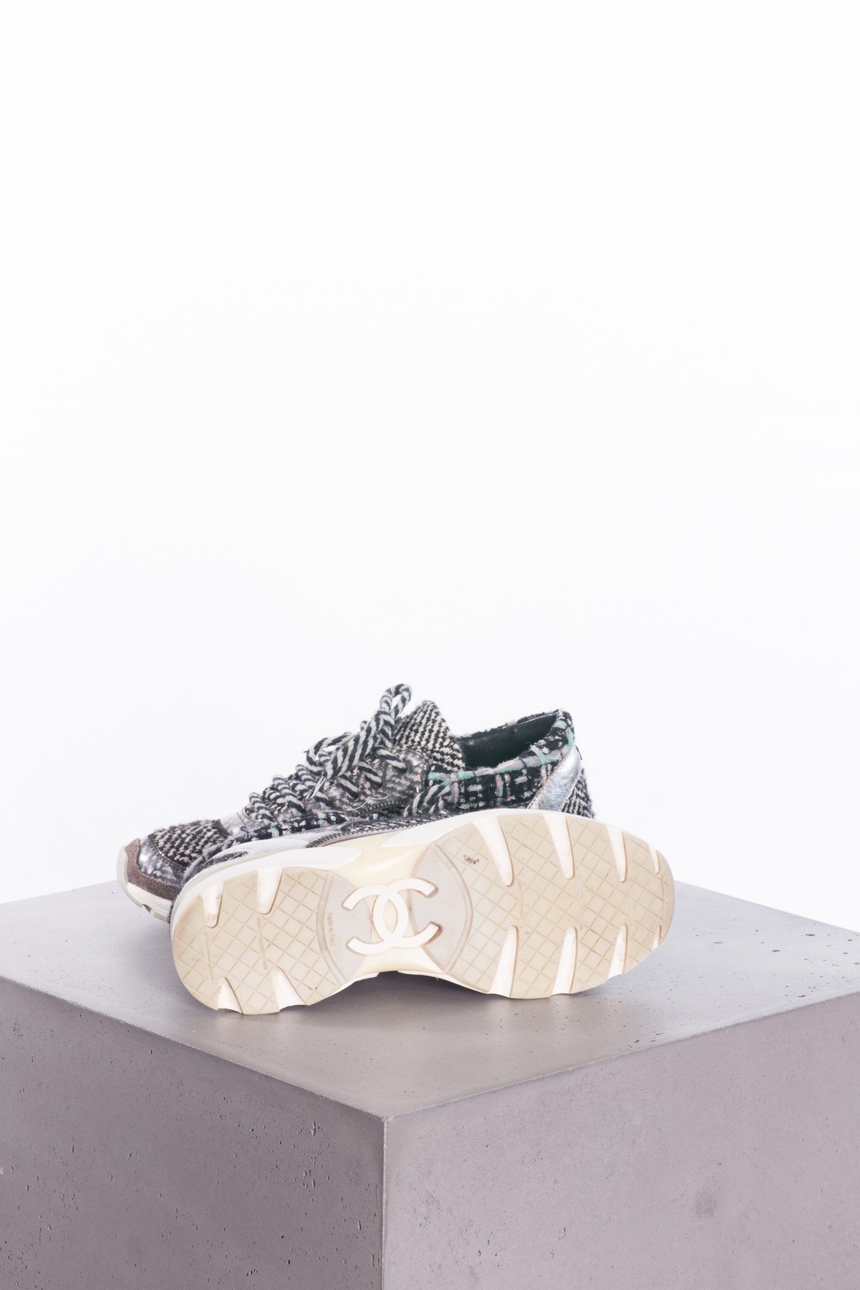 Chanel Sneakers, 37 - Huntessa Luxury Online Consignment Chanel Sneakers, 37 - Huntessa Luxury Online Consignment