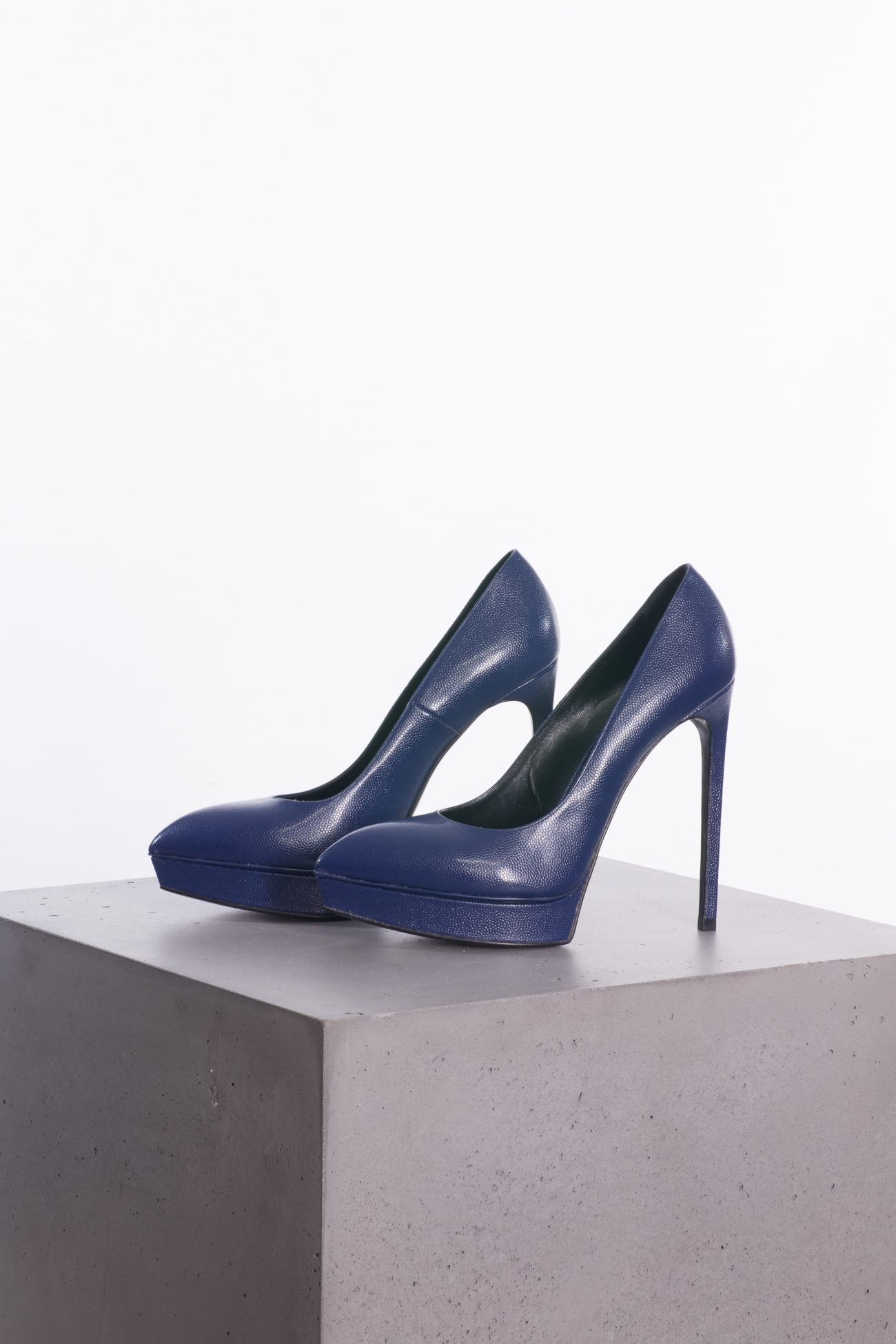 Saint Laurent Leather Janis pointed toe platform pumps 