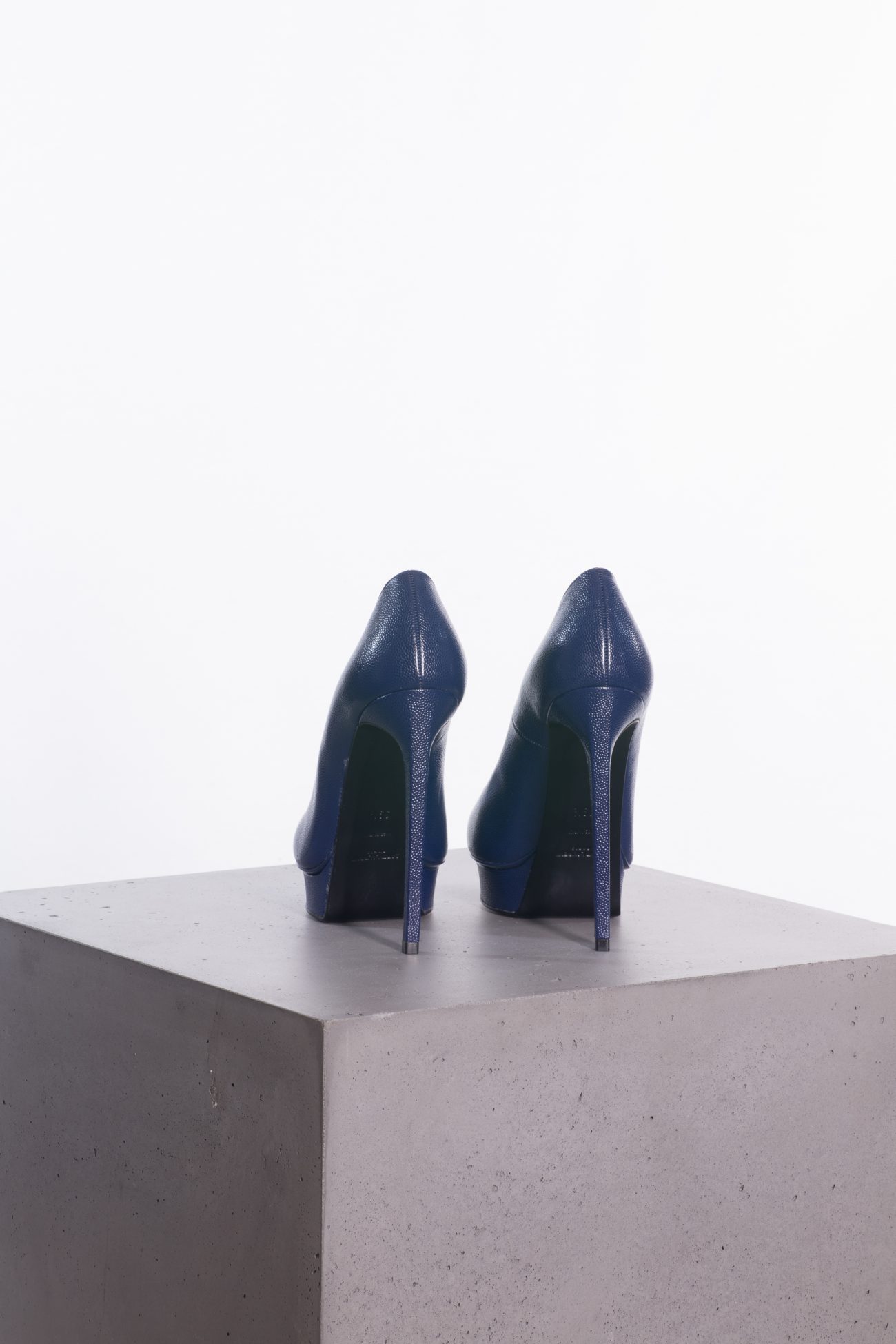 Saint Laurent Leather Janis pointed toe platform pumps 