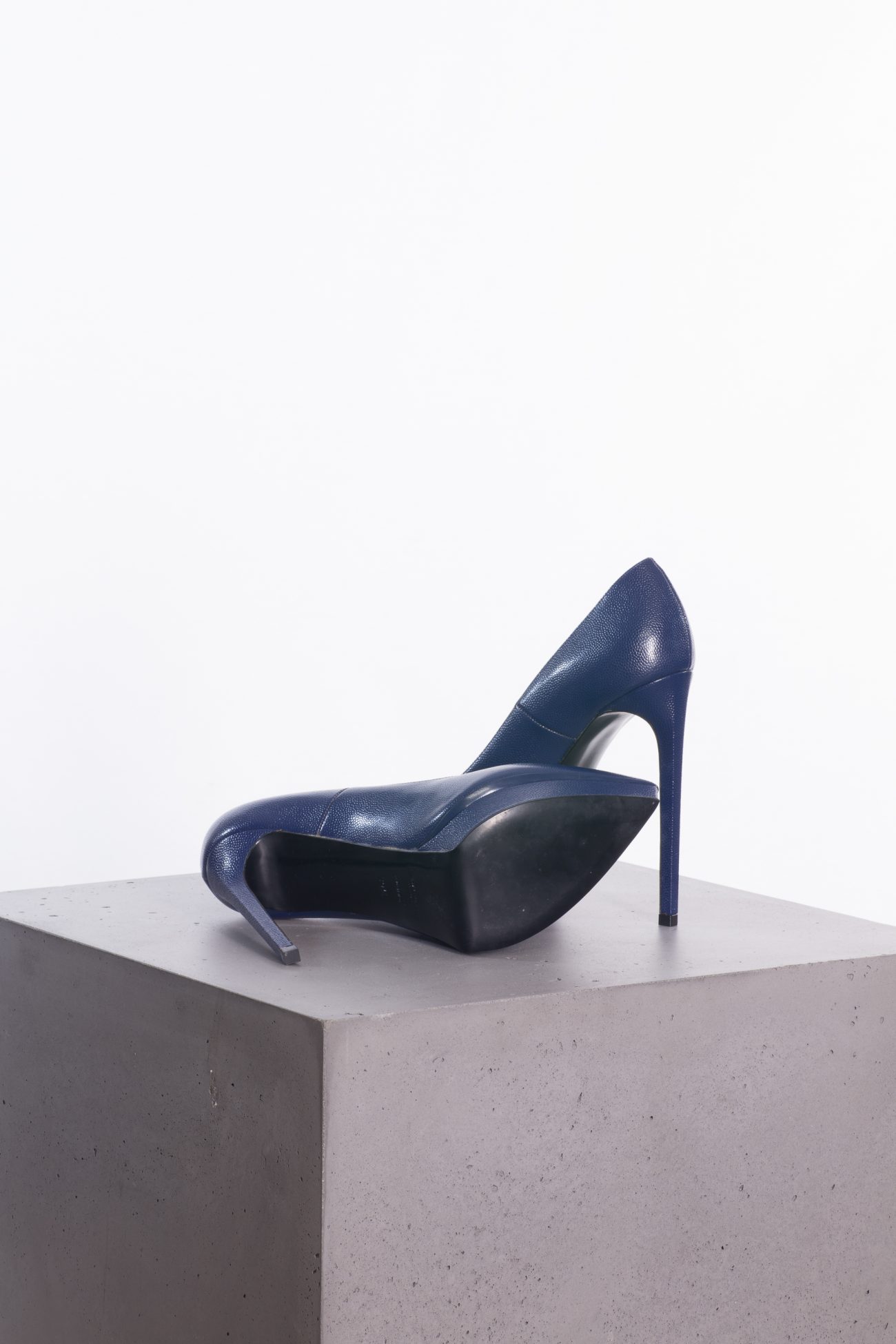Saint Laurent Leather Janis pointed toe platform pumps 