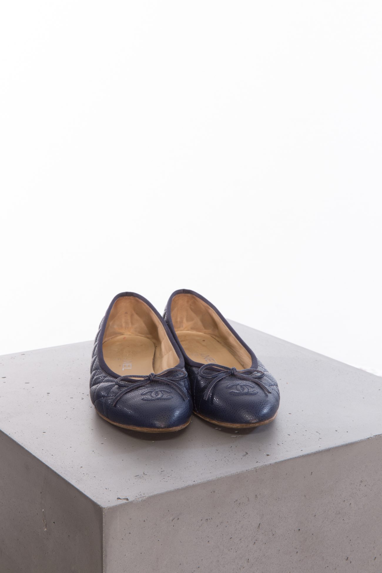 Chanel Caviar navy blue CC cap toe ballerina flat