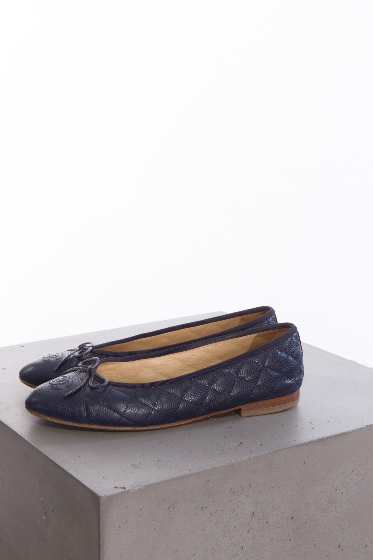 Chanel Caviar navy blue CC cap toe ballerina flat