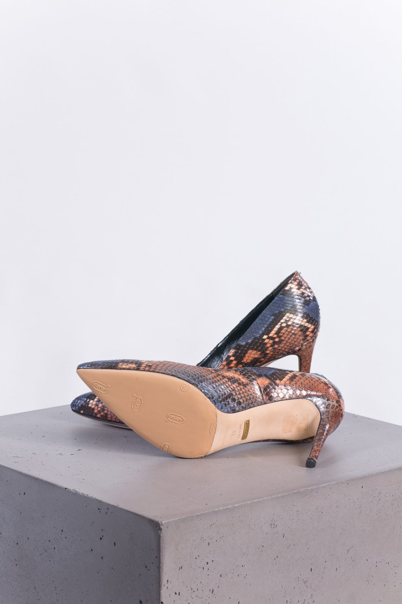 Gucci Python print pumps