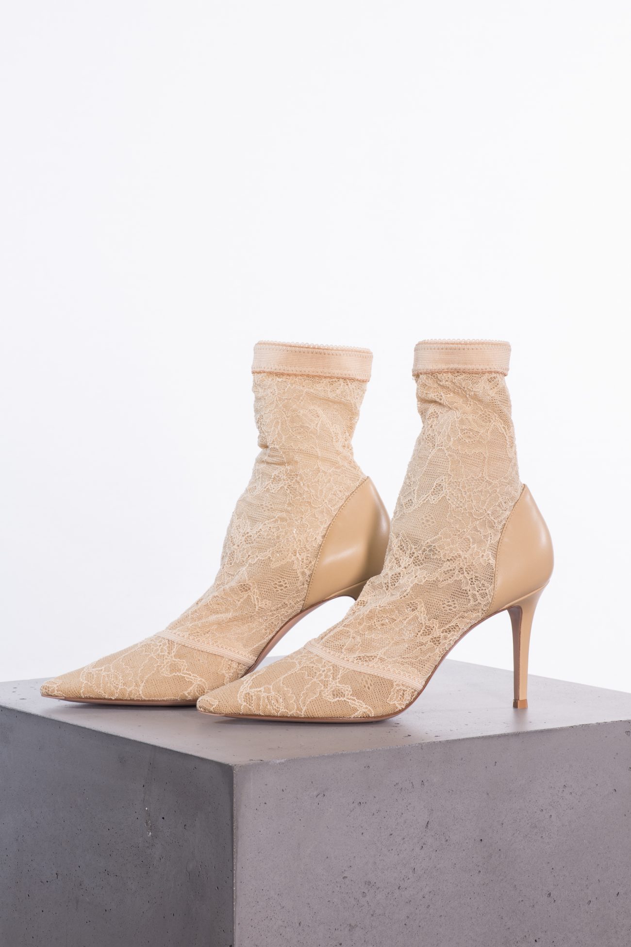 Gianvito Rossi Beige leather and lace ankle boots