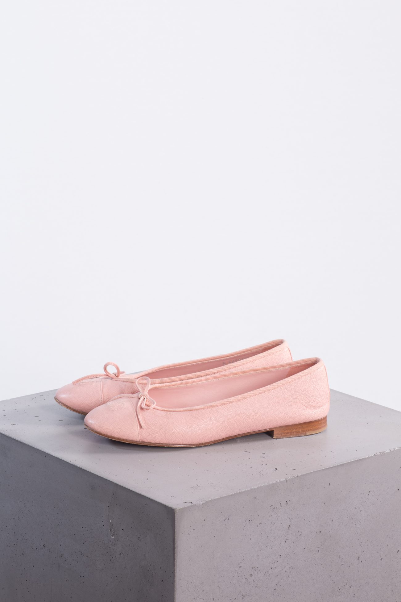 Chanel Pink leather CC cap toe bow ballet flats