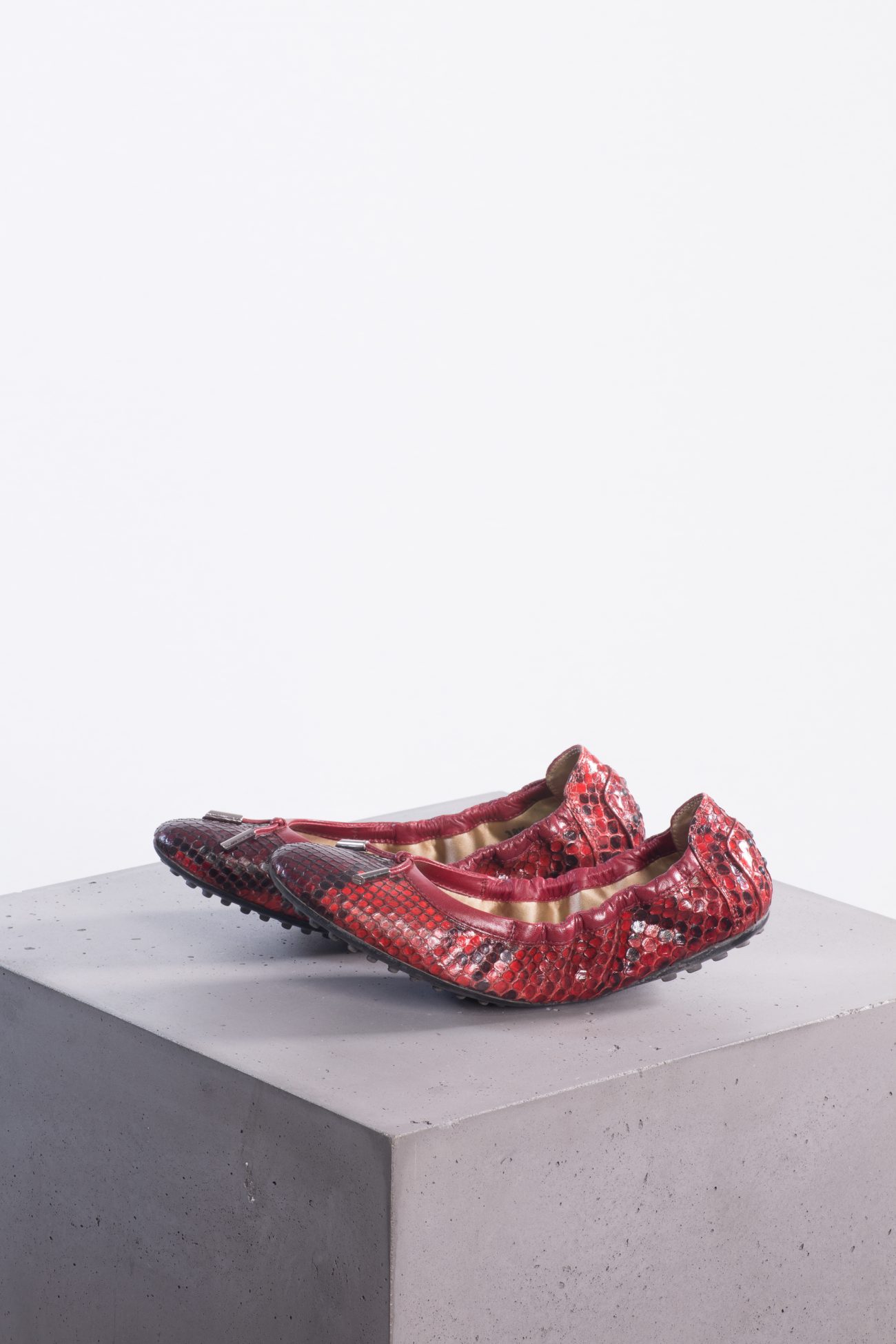 Tods Twistable python loafers in red & black