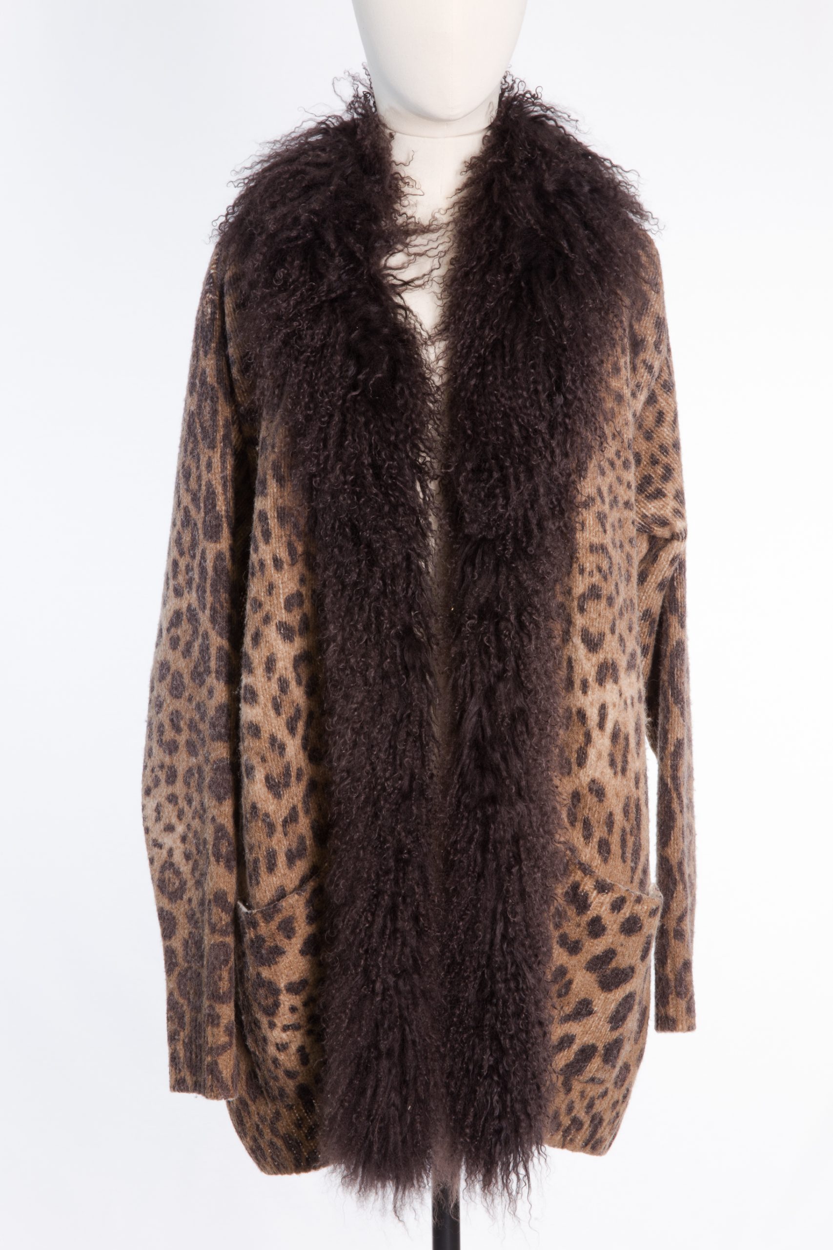 Warm wool long Leopard Print Cardigan by Dolce & Gabbana Warm wool long Leopard Print Cardigan by Dolce & Gabbana