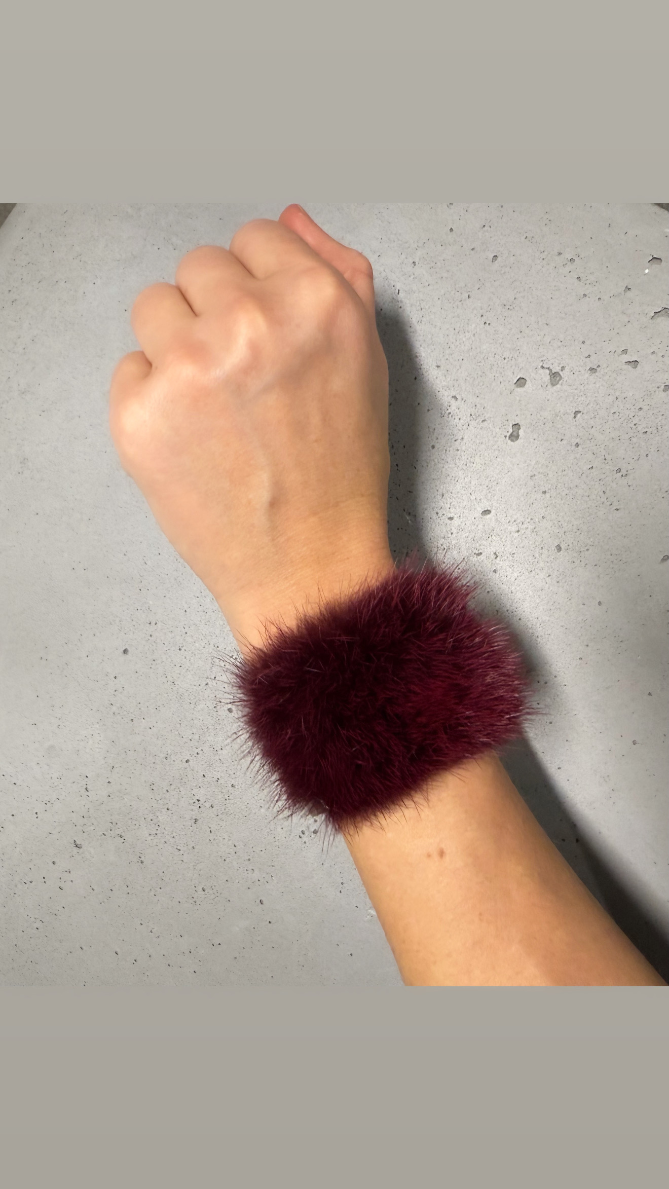 Fendi Silver-tone bracelet with Burgundy Mink Fur Fendi Silver-tone bracelet with Burgundy Mink Fur
