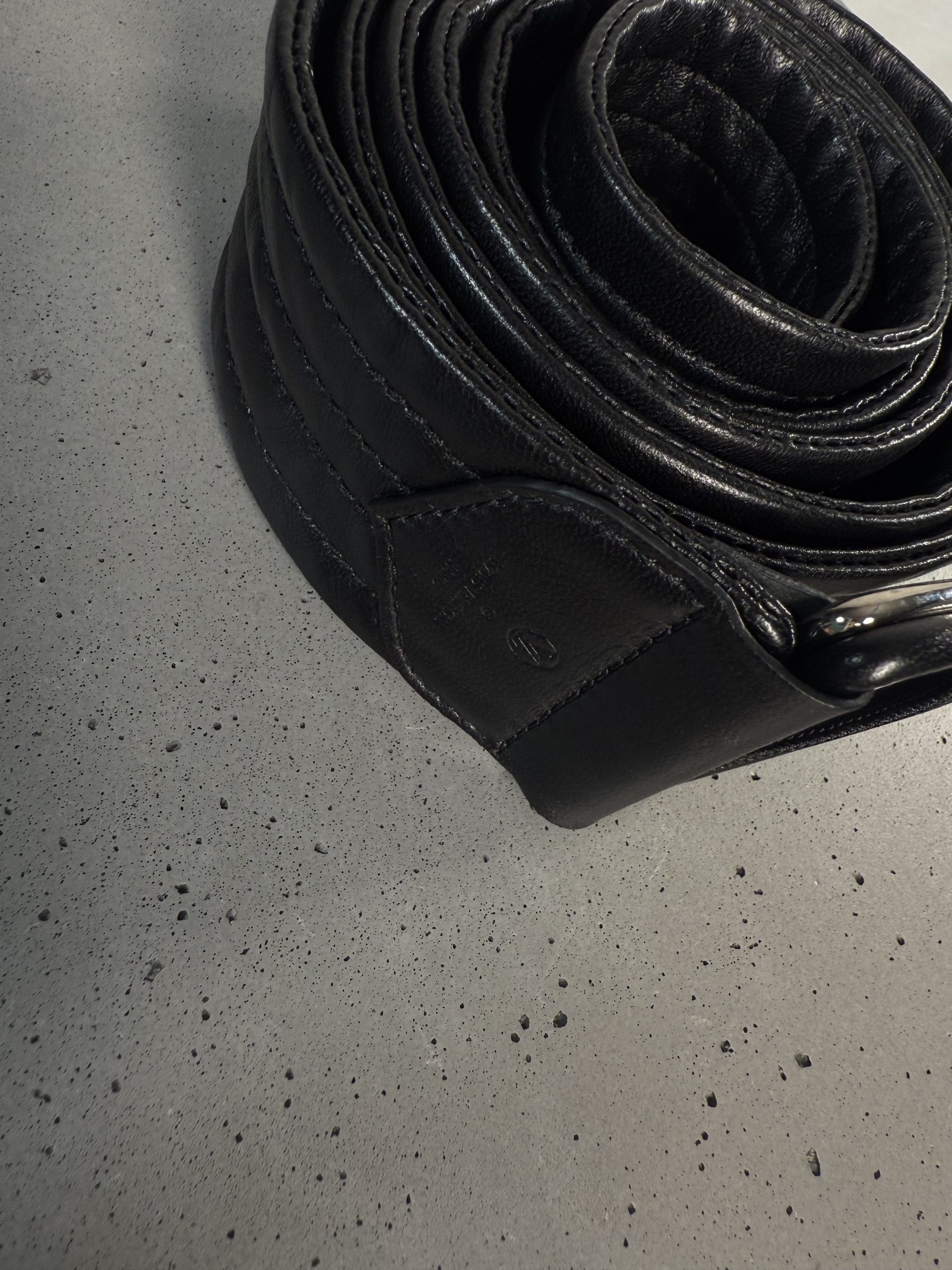 Louis Vuitton Limited Edition Reversible Mink Fur & Leather Belted Coat Louis Vuitton Limited Edition Reversible Mink Fur & Leather Belted Coat