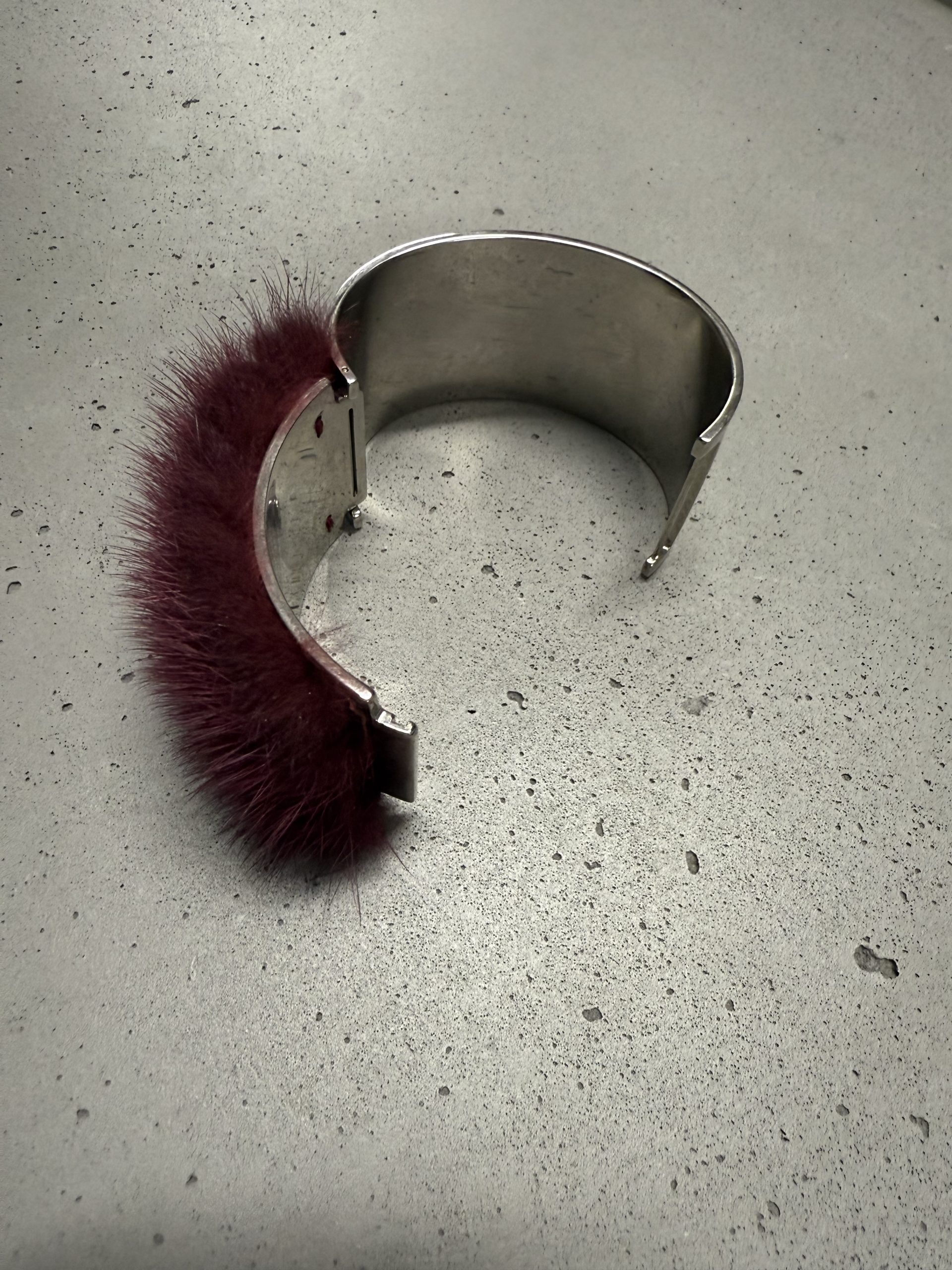 Fendi Silver-tone bracelet with Burgundy Mink Fur Fendi Silver-tone bracelet with Burgundy Mink Fur