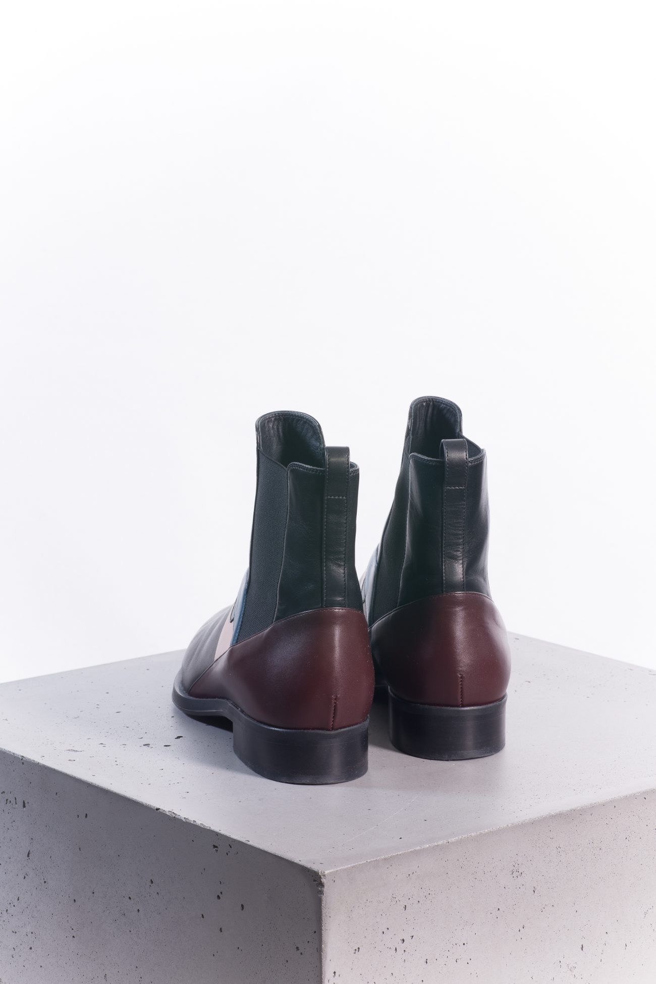 Fendi Leather ankle Chelsea boots