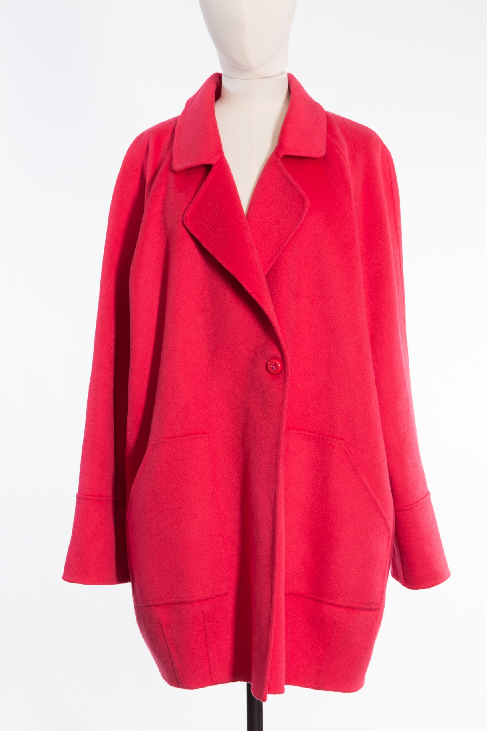 Elegant Scarlet Cashmere Coat – Iris von Arnim
