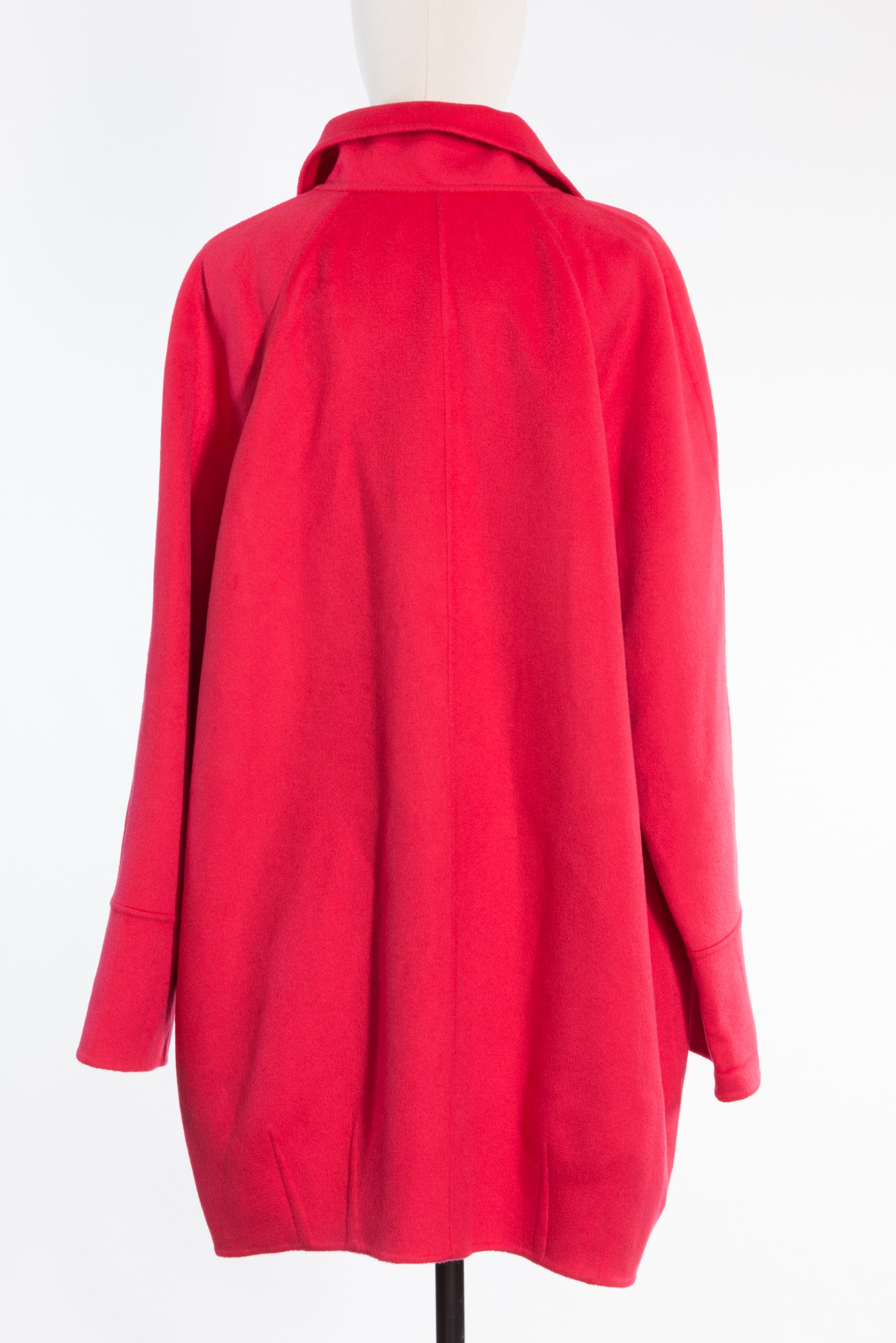 Elegant Scarlet Cashmere Coat – Iris von Arnim
