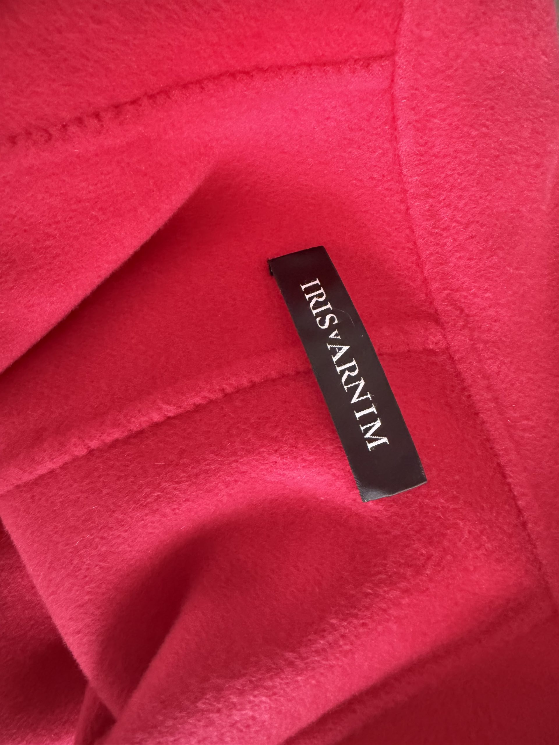 Elegant Scarlet Cashmere Coat – Iris von Arnim