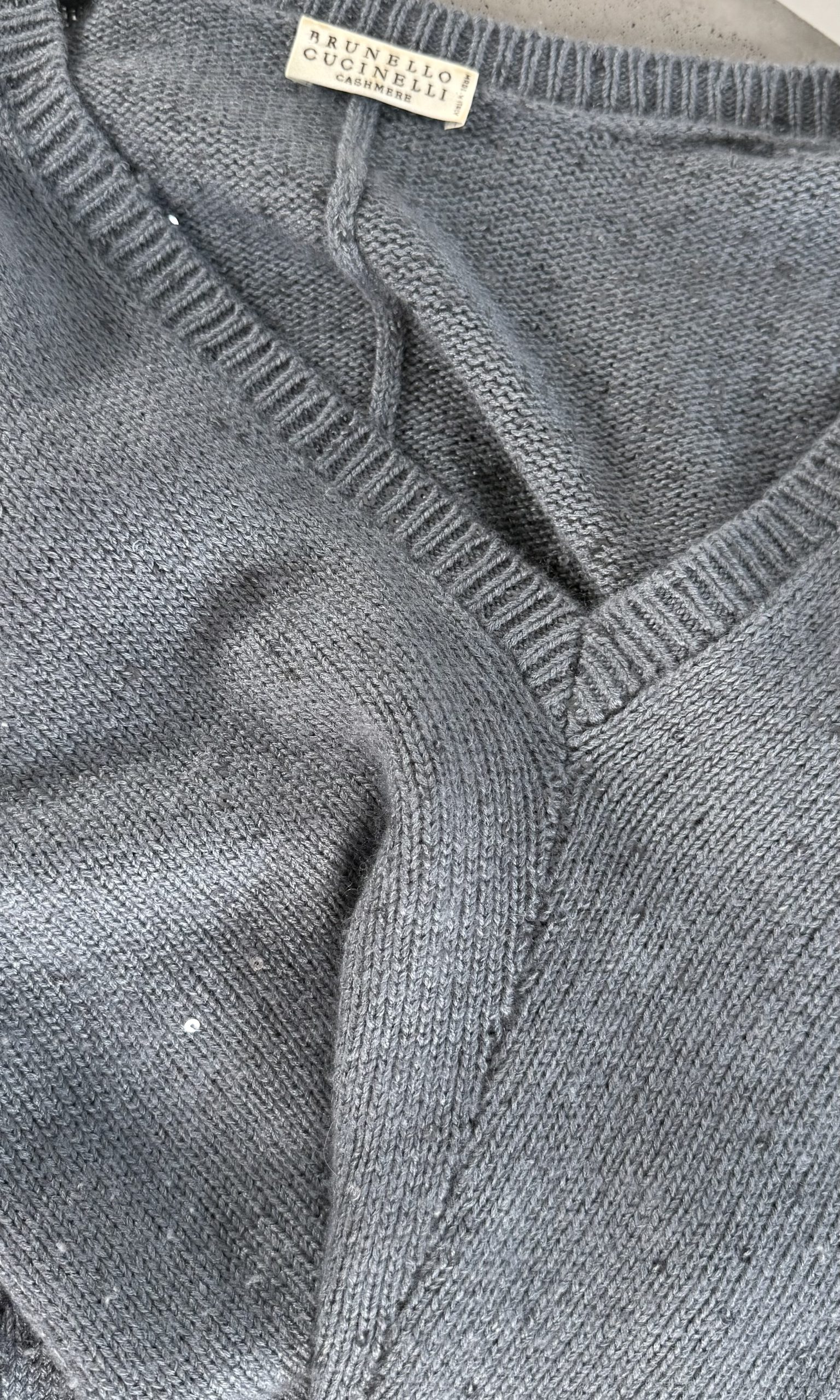 Brunello Cucinelli Cashmere Sequin V-Neck Sweater Brunello Cucinelli Cashmere Sequin V-Neck Sweater