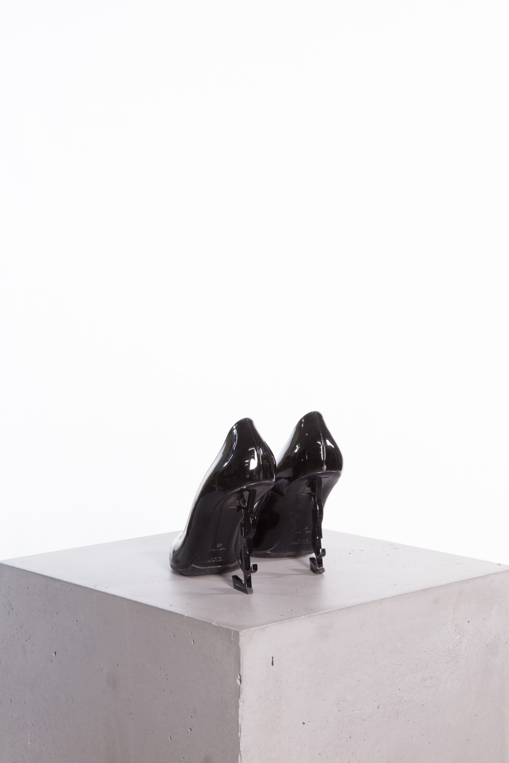 YSL Logo Heel Patent Leather Pumps Opyum
