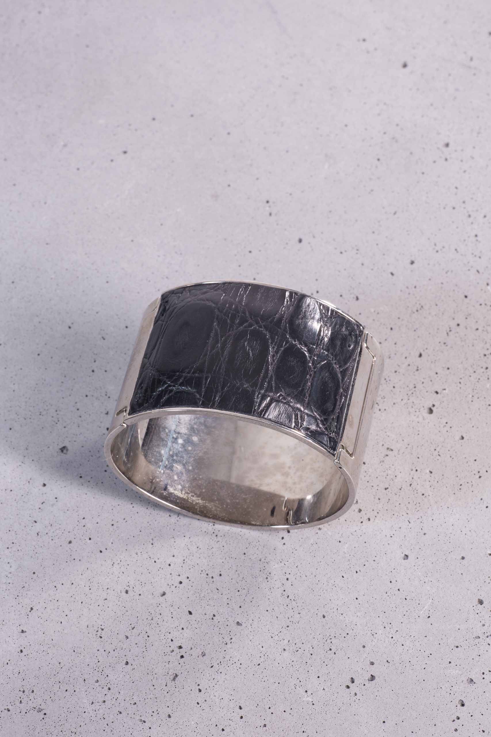 Croc-Effect Leather & Metal Cuff Bracelet Fendi Croc-Effect Leather & Metal Cuff Bracelet