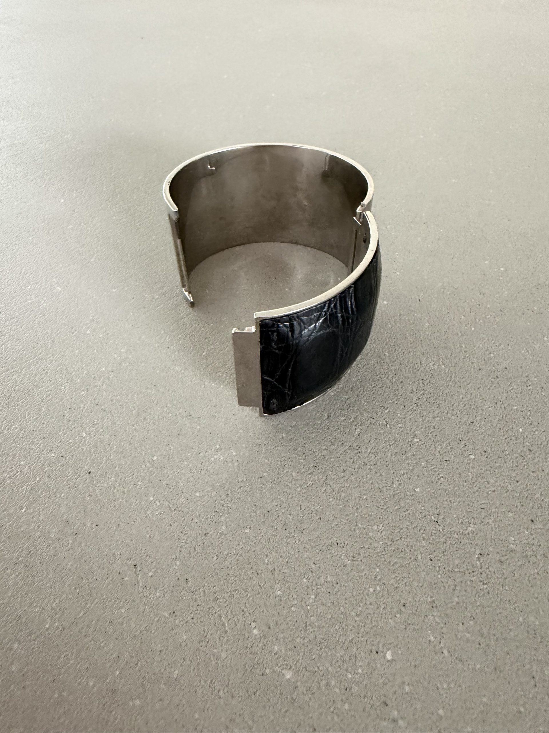 Croc-Effect Leather & Metal Cuff Bracelet Fendi Croc-Effect Leather & Metal Cuff Bracelet Fendi