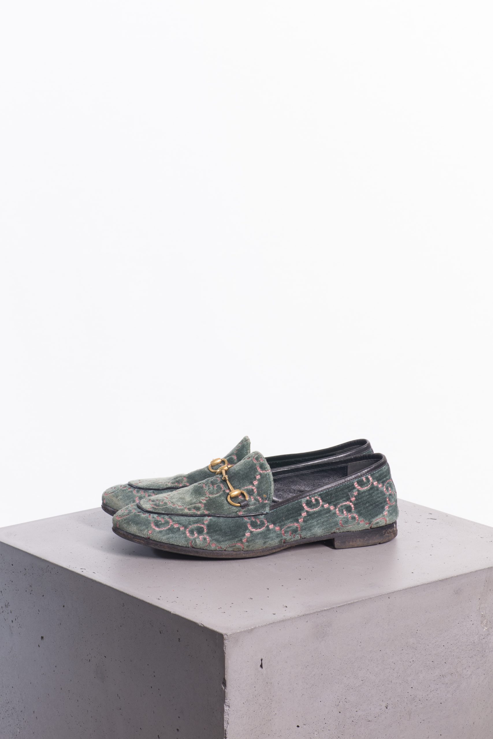 Gucci Velvet Horsebit Loafers — Statement Elegance in Emerald