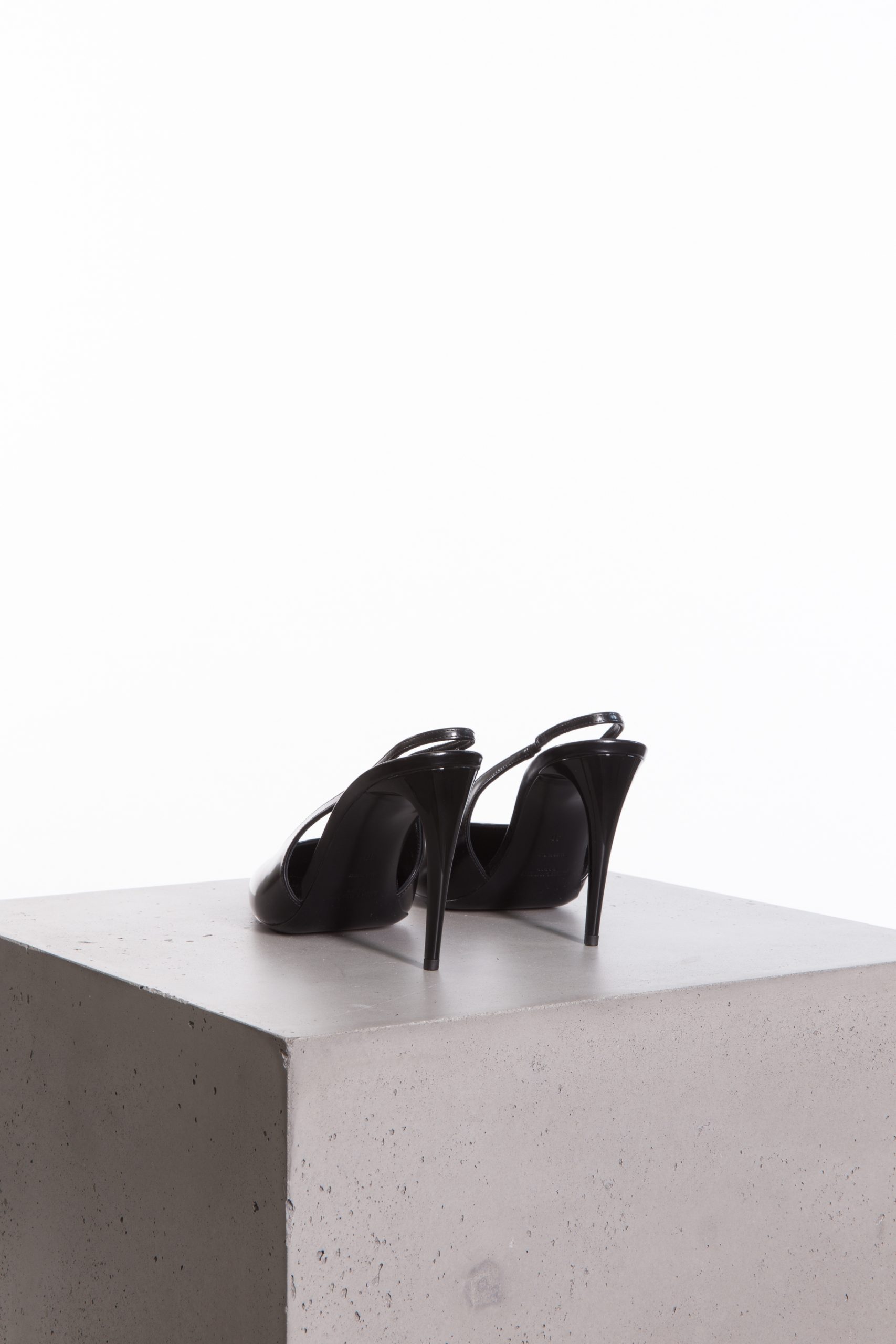 Saint Laurent Classic Slingback Pumps Saint Laurent Classic Slingback Pumps