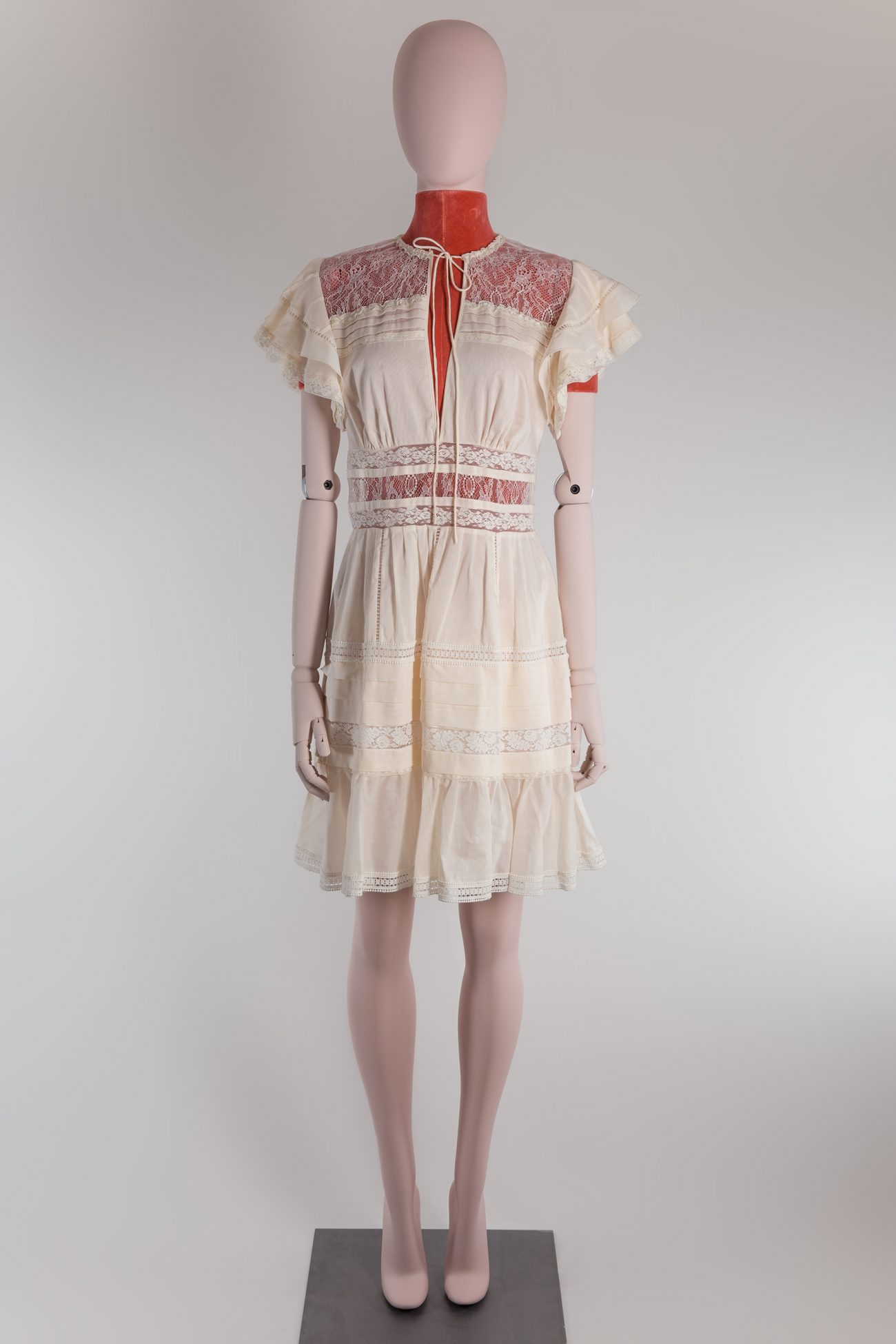 Zuhair Murad Boho-Chic Lace Ruffle Mini Dress Zuhair Murad Boho-Chic Lace Ruffle Mini Dress