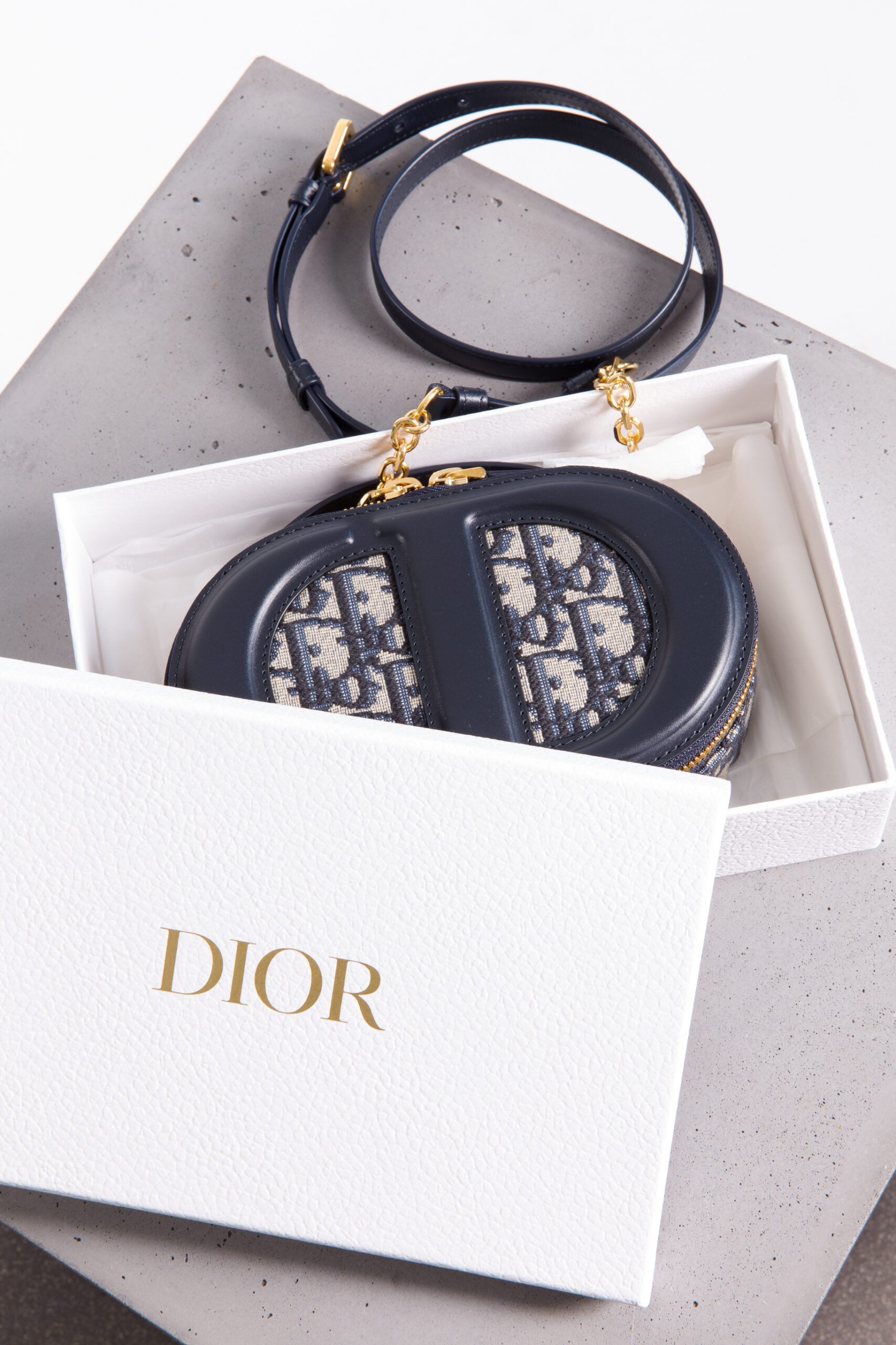 CHRISTIAN DIOR CD SIGNATURE OVAL POUCH / CAMERA BAG – BLUE DIOR OBLIQUE CANVAS CHRISTIAN DIOR CD SIGNATURE OVAL POUCH / CAMERA BAG – BLUE DIOR OBLIQUE CANVAS