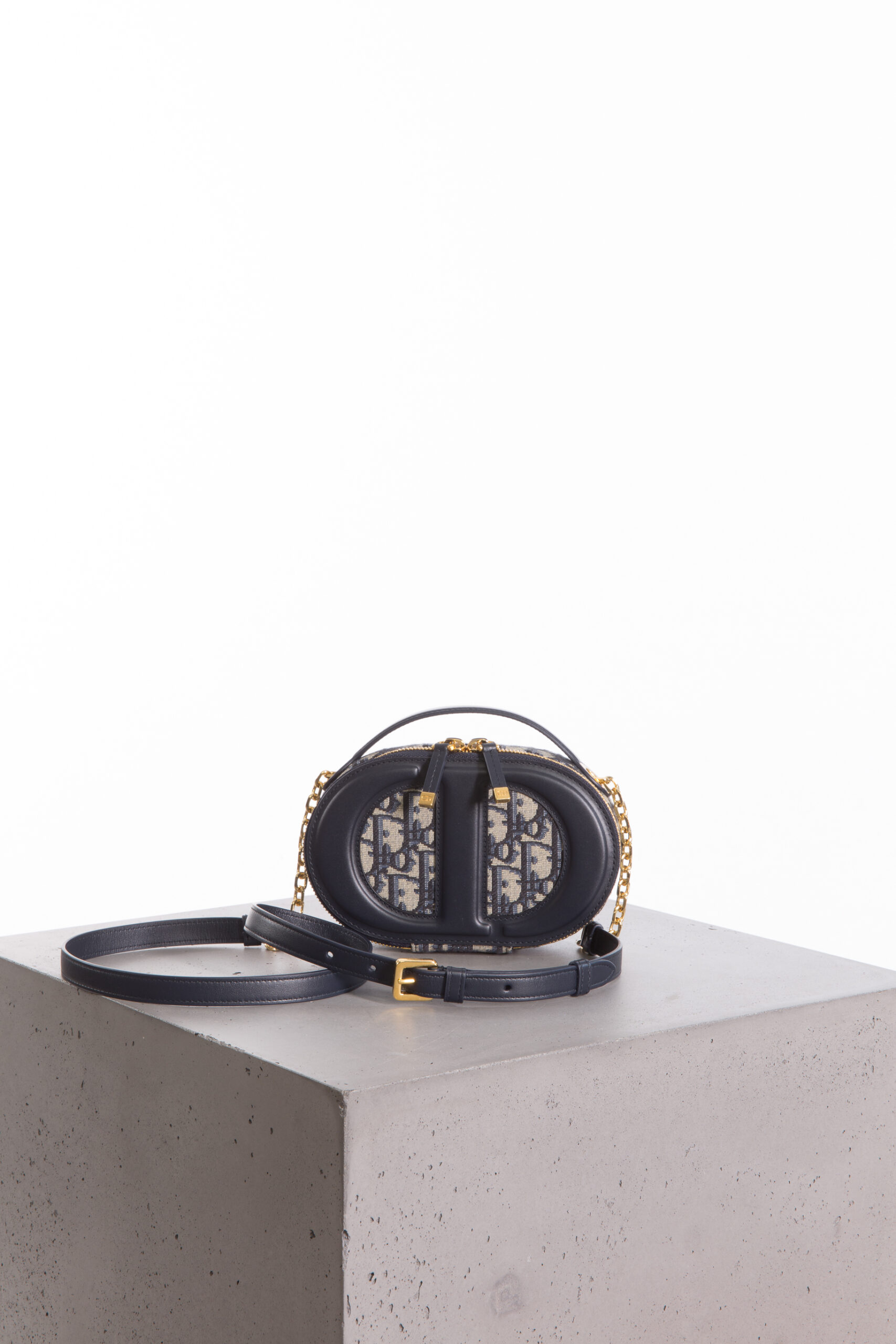 CHRISTIAN DIOR CD SIGNATURE OVAL POUCH / CAMERA BAG – BLUE DIOR OBLIQUE CANVAS CHRISTIAN DIOR CD SIGNATURE OVAL POUCH / CAMERA BAG – BLUE DIOR OBLIQUE CANVAS