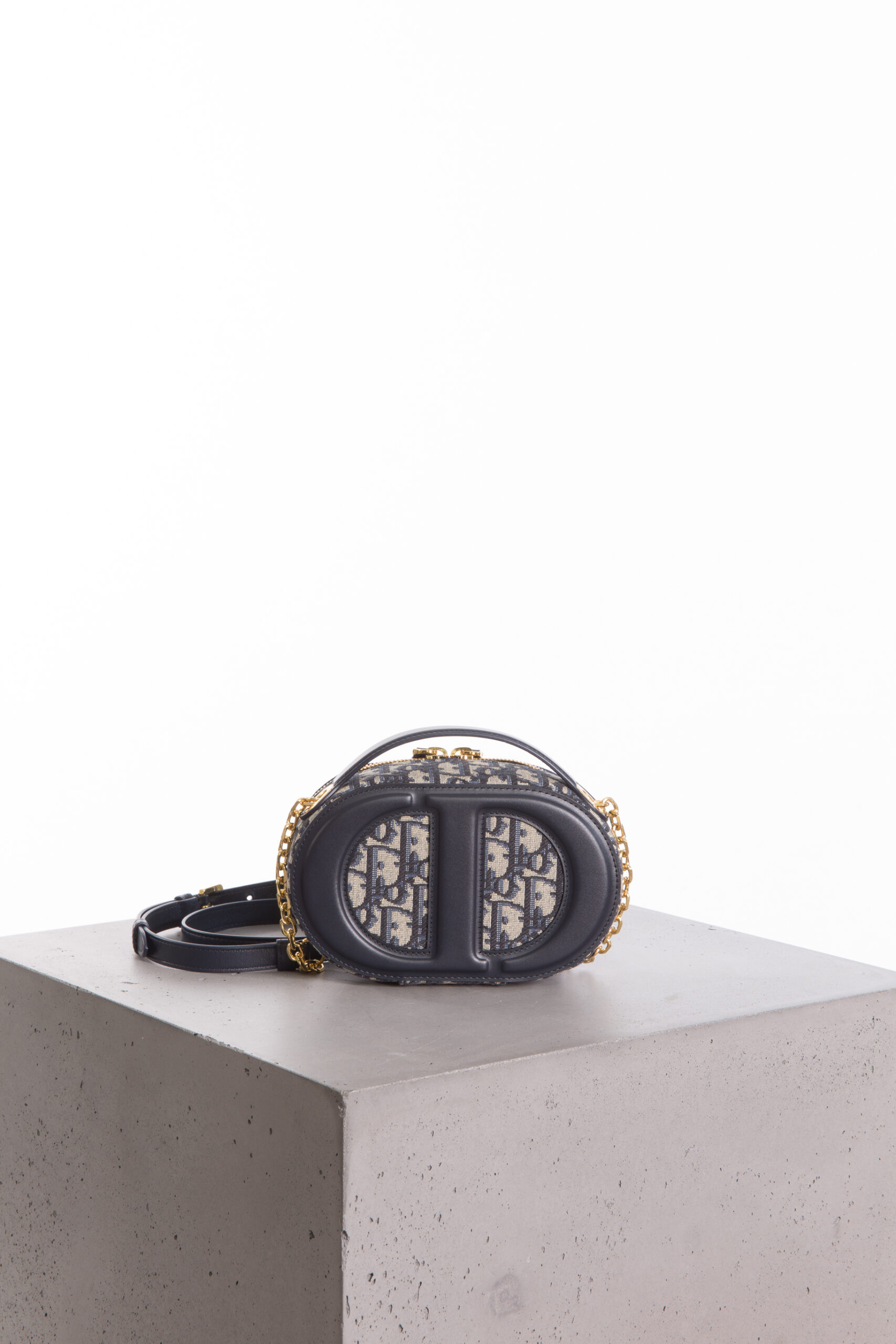 CHRISTIAN DIOR CD SIGNATURE OVAL POUCH / CAMERA BAG – BLUE DIOR OBLIQUE CANVAS CHRISTIAN DIOR CD SIGNATURE OVAL POUCH / CAMERA BAG – BLUE DIOR OBLIQUE CANVAS