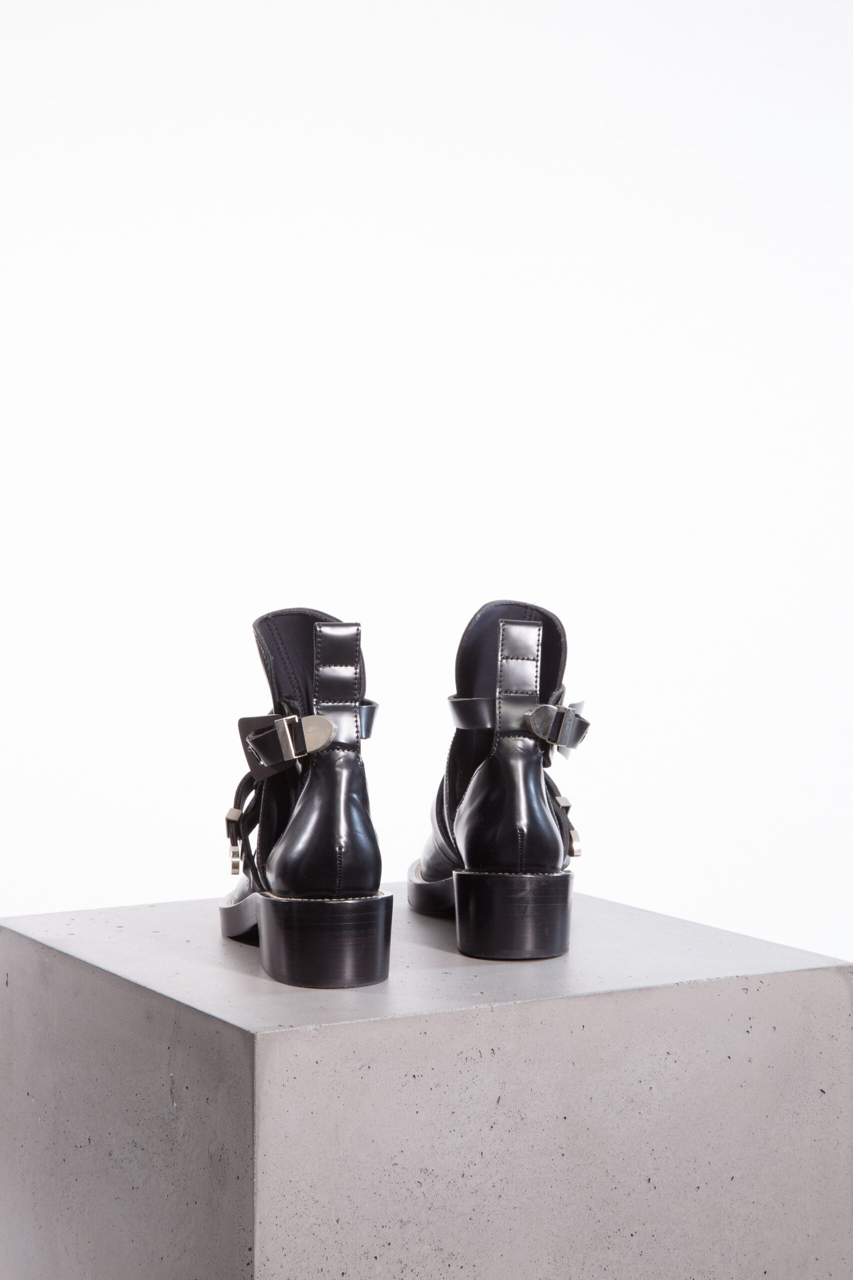 BALENCIAGA Ceinture Cut-Out Leather Ankle Boots BALENCIAGA Ceinture Cut-Out Leather Ankle Boots