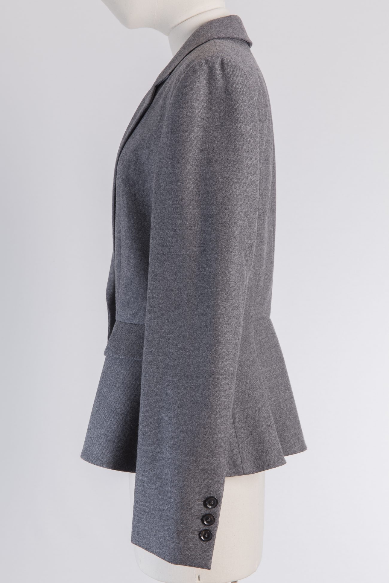GUCCI GREY WOOL PEPLUM BLAZER, IT 42 GUCCI GREY WOOL PEPLUM BLAZER, IT 42