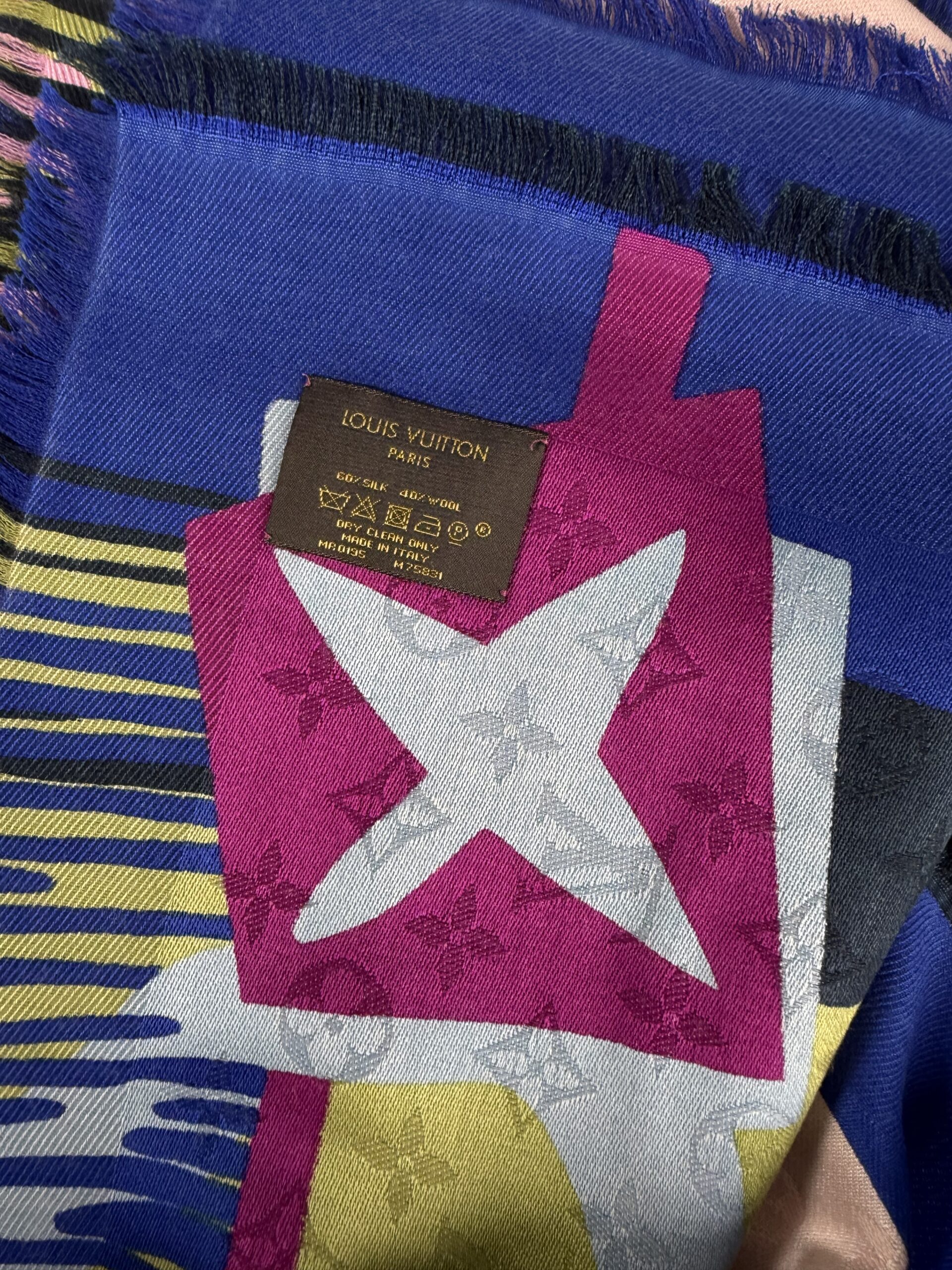 Limited Edition Silk & Wool Shawl – Pink / Multicolour A beautiful Louis Vuitton Limited Edition shawl